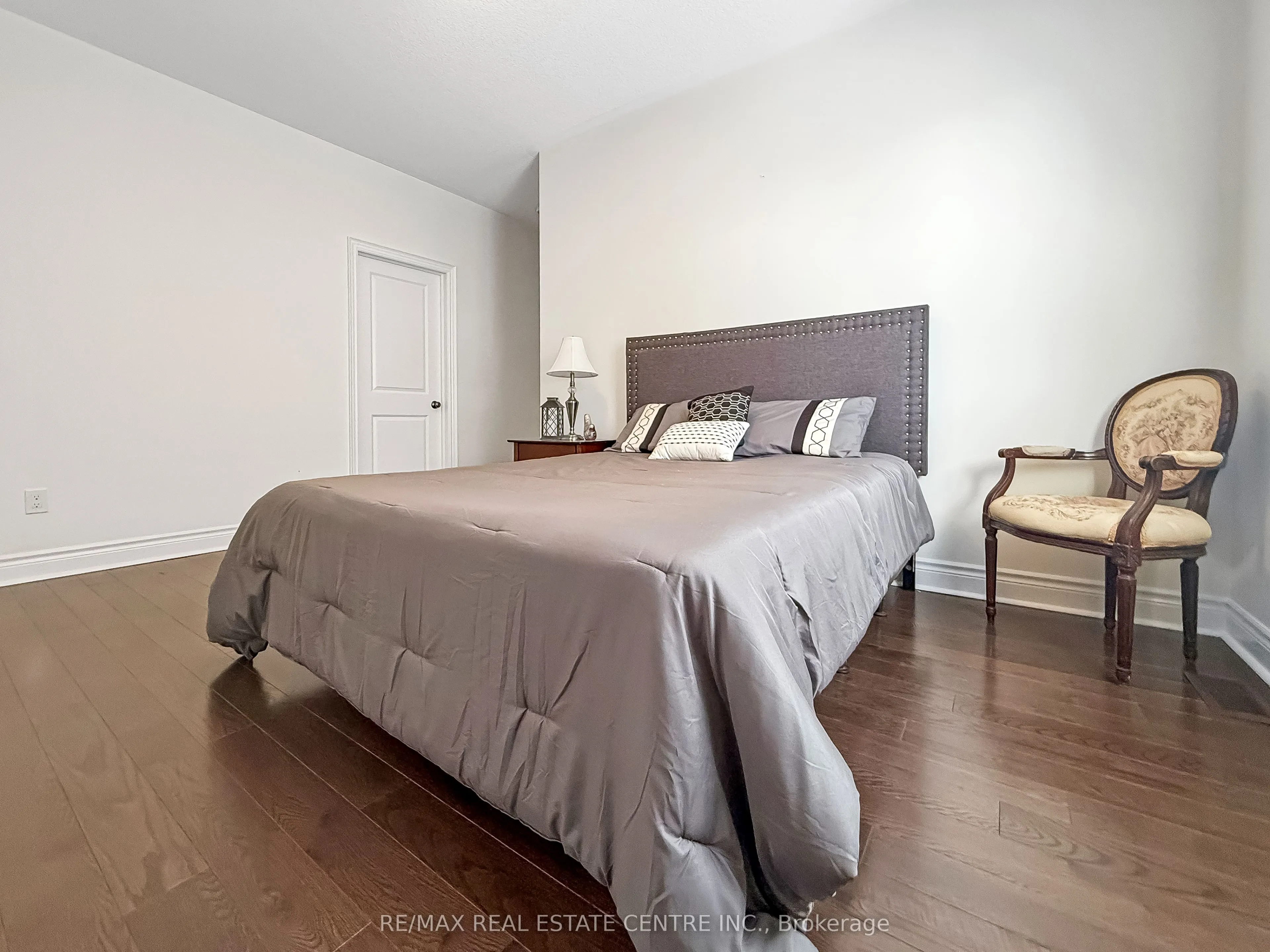 33 Stonegate Avenue