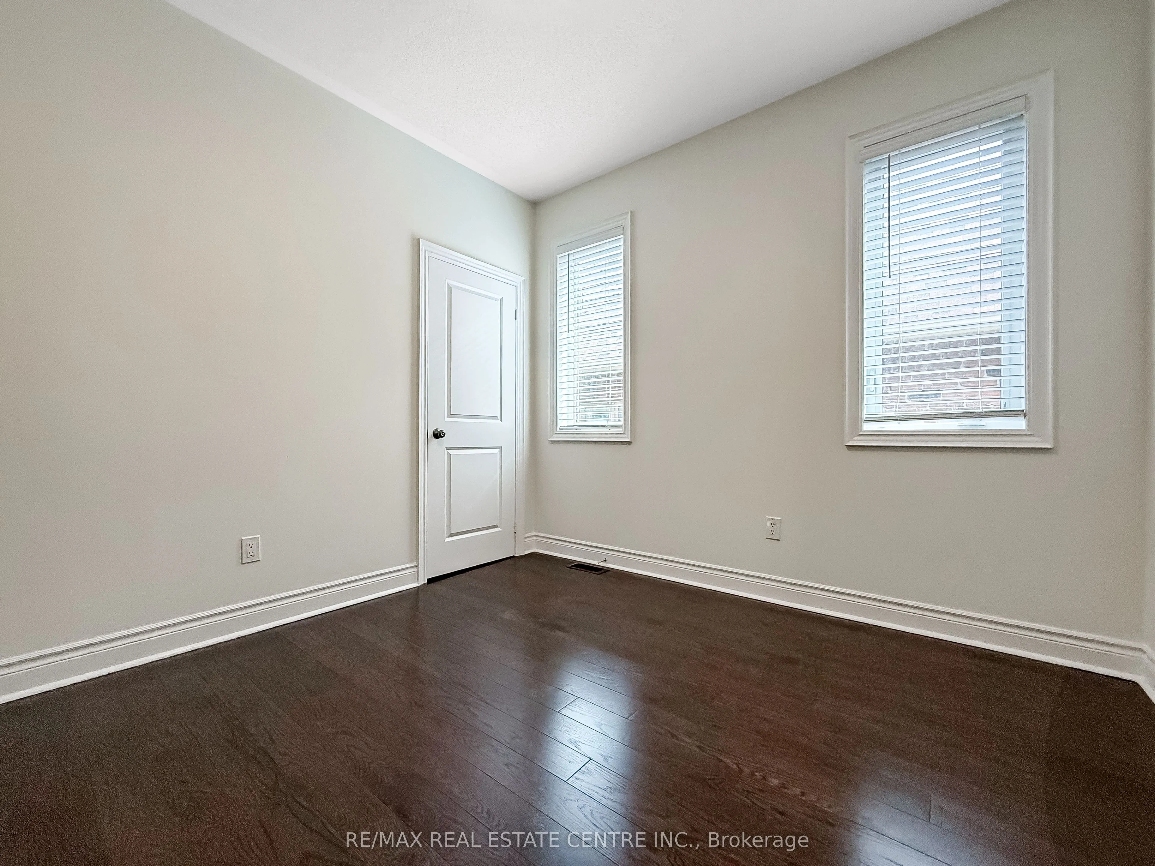 33 Stonegate Avenue