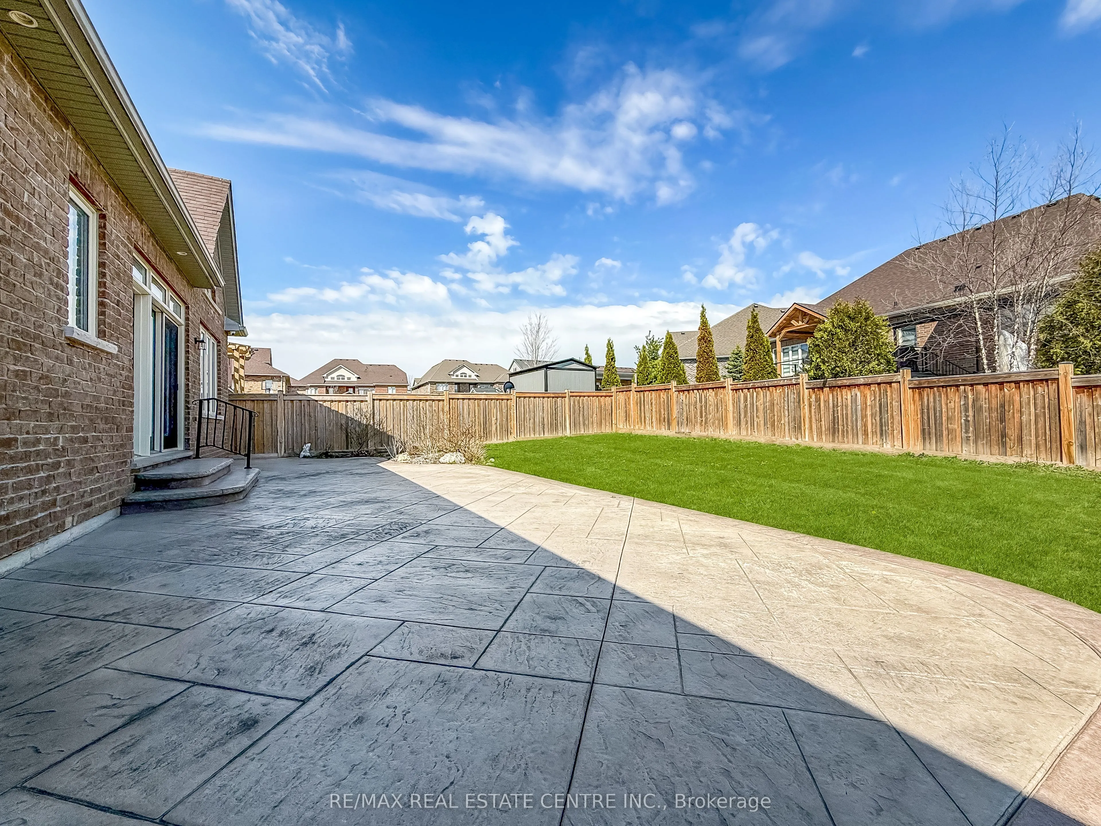 33 Stonegate Avenue