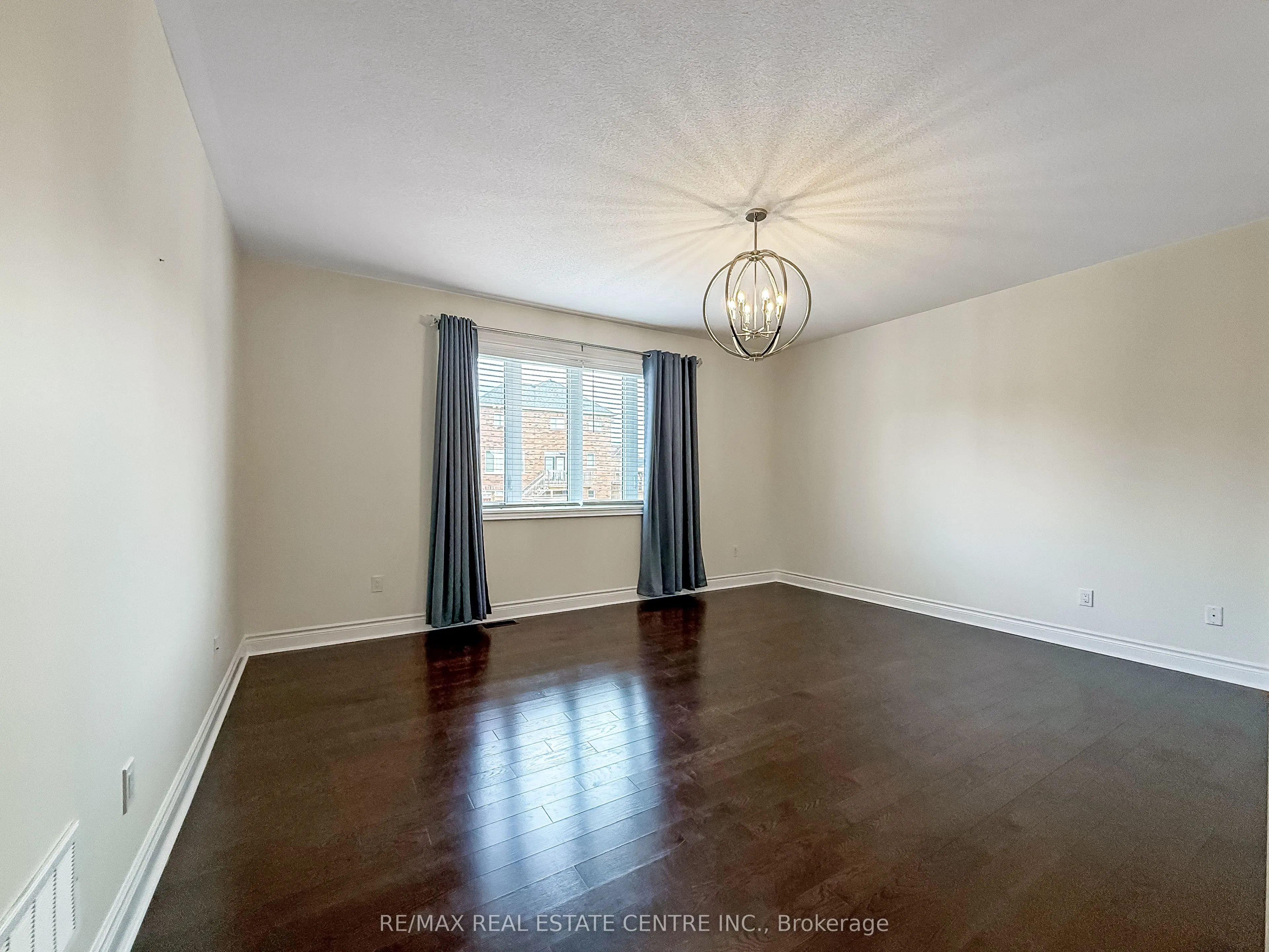 33 Stonegate Avenue