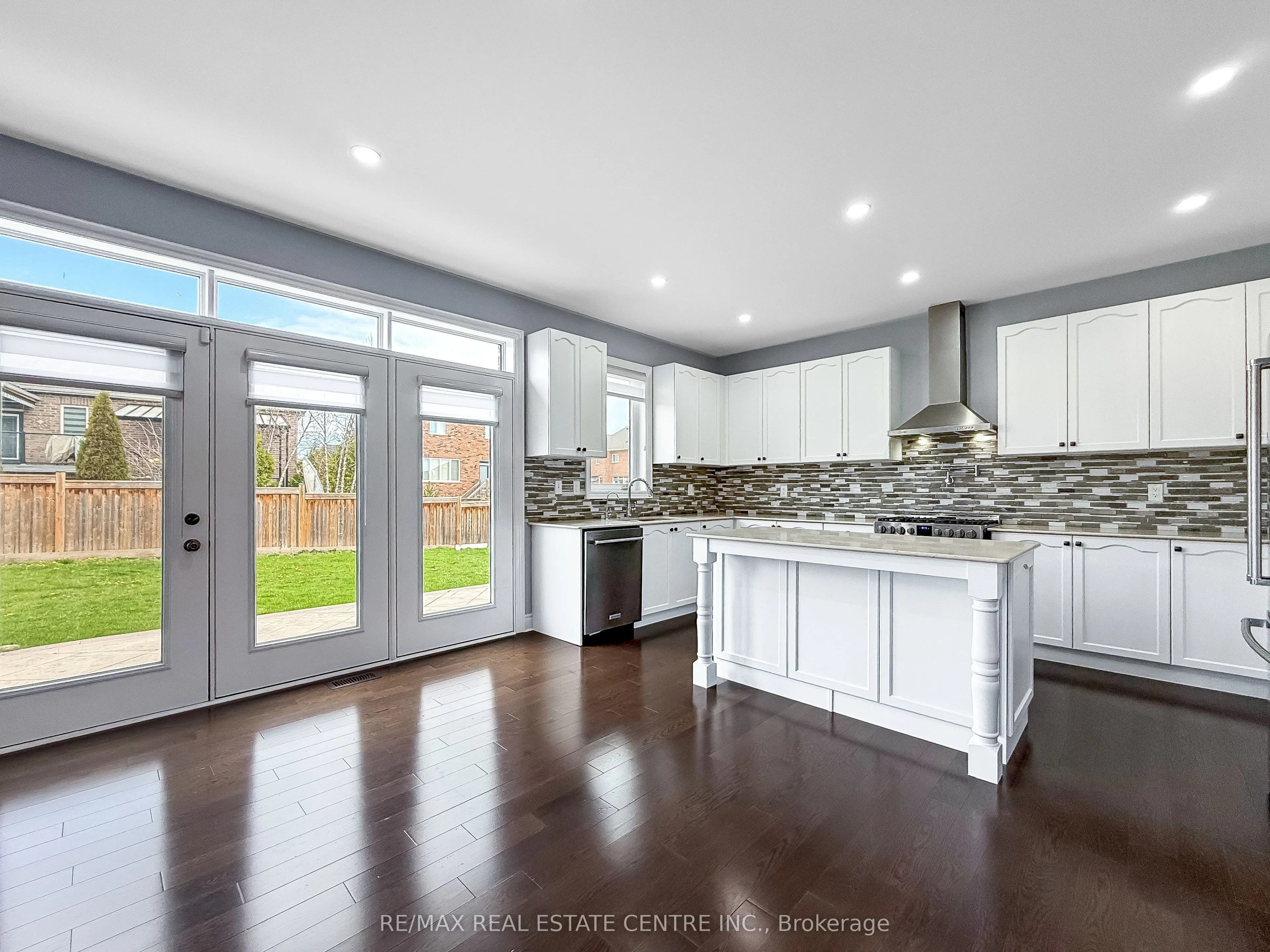33 Stonegate Avenue