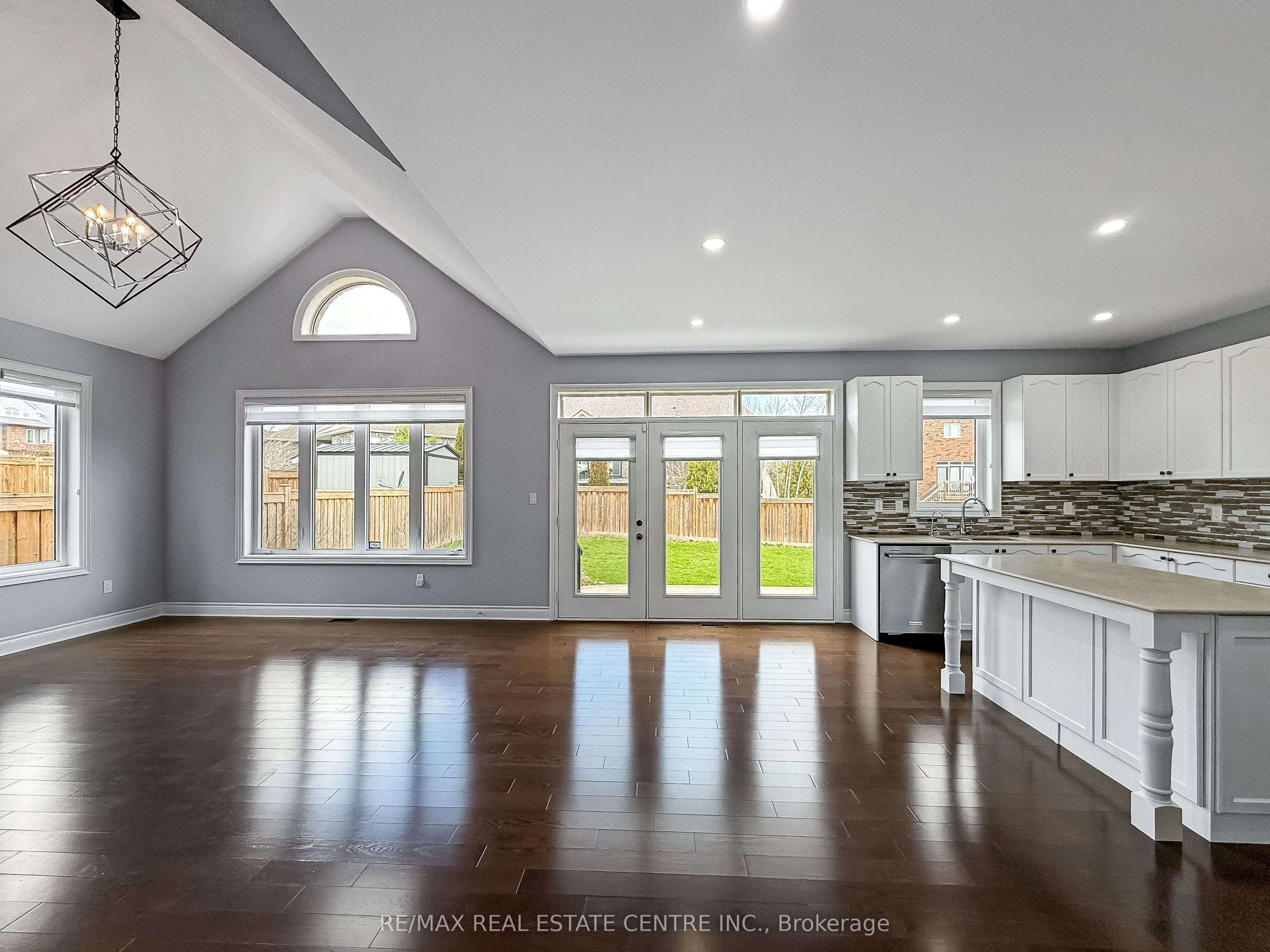 33 Stonegate Avenue