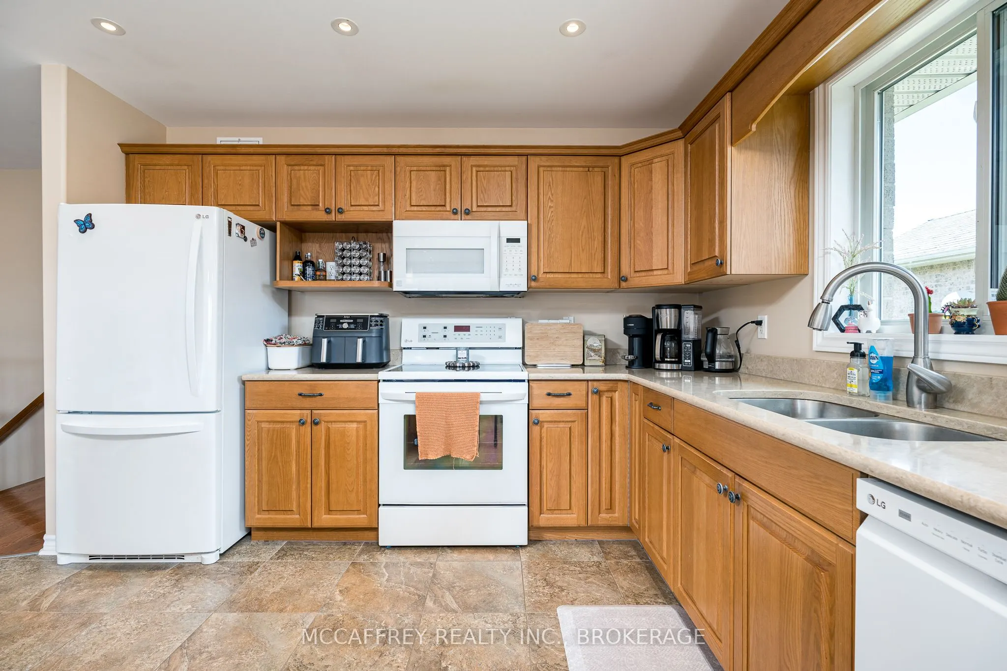 444 BRIDGE Street W