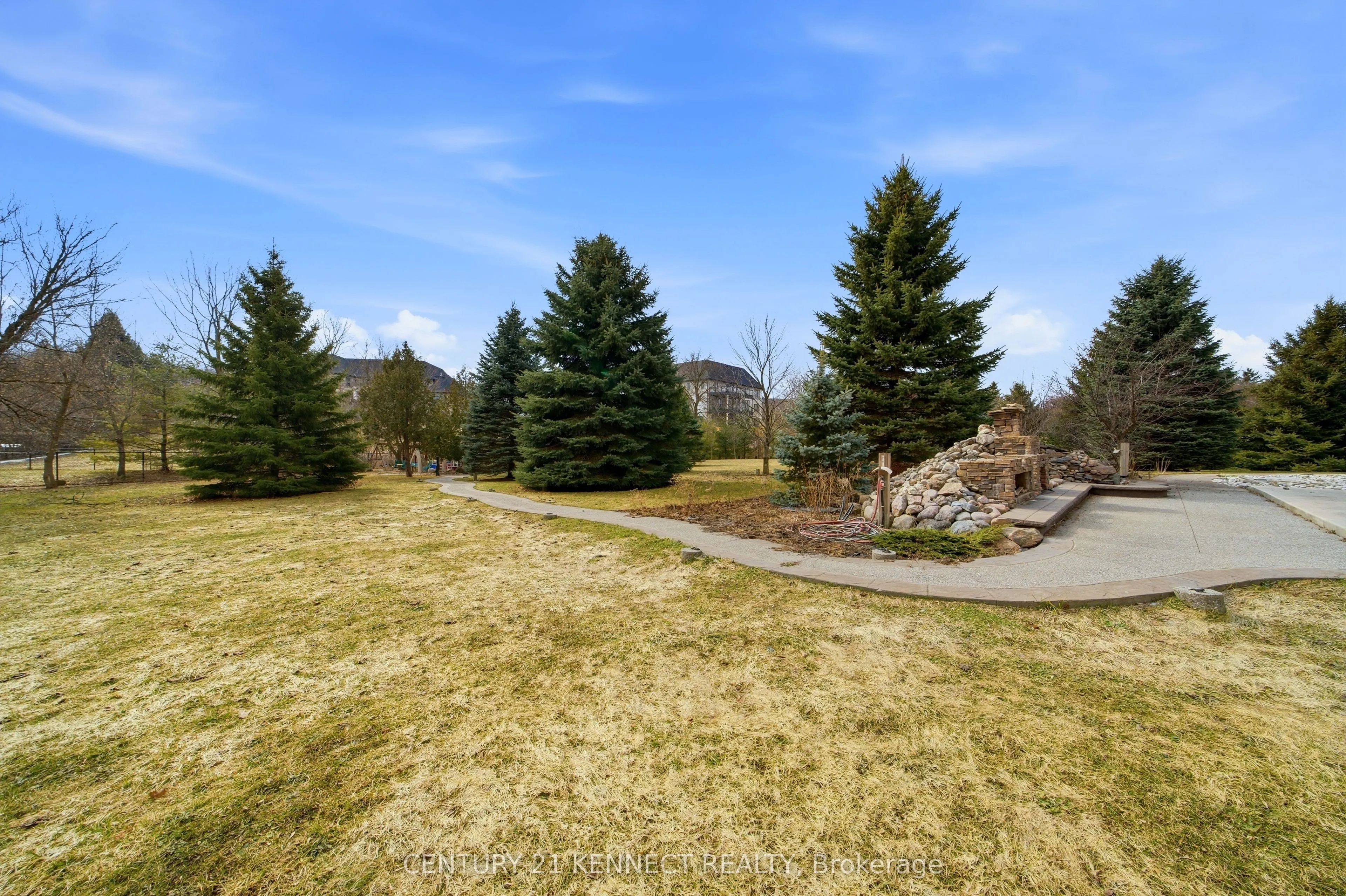 6 Laing Court