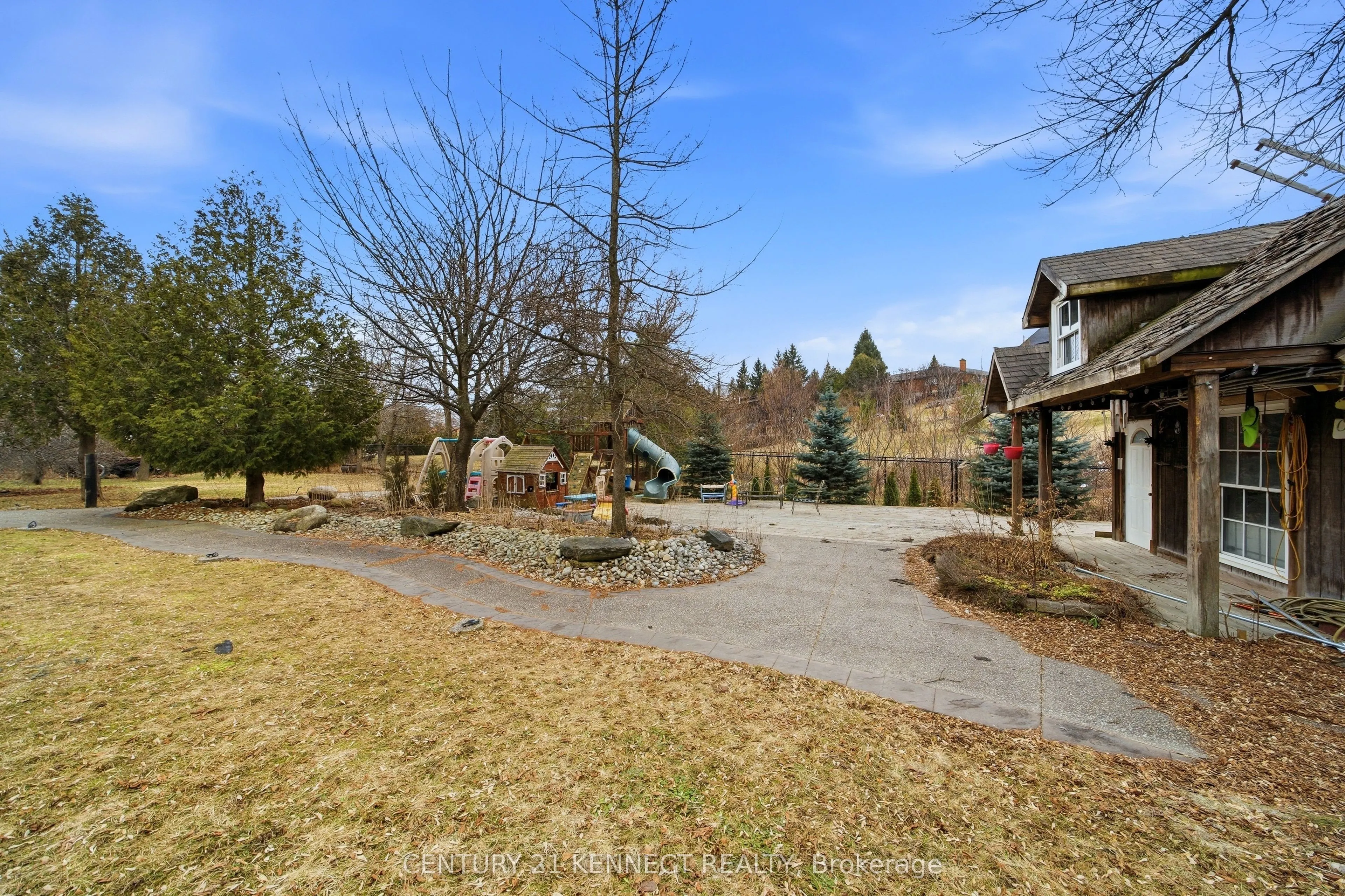 6 Laing Court