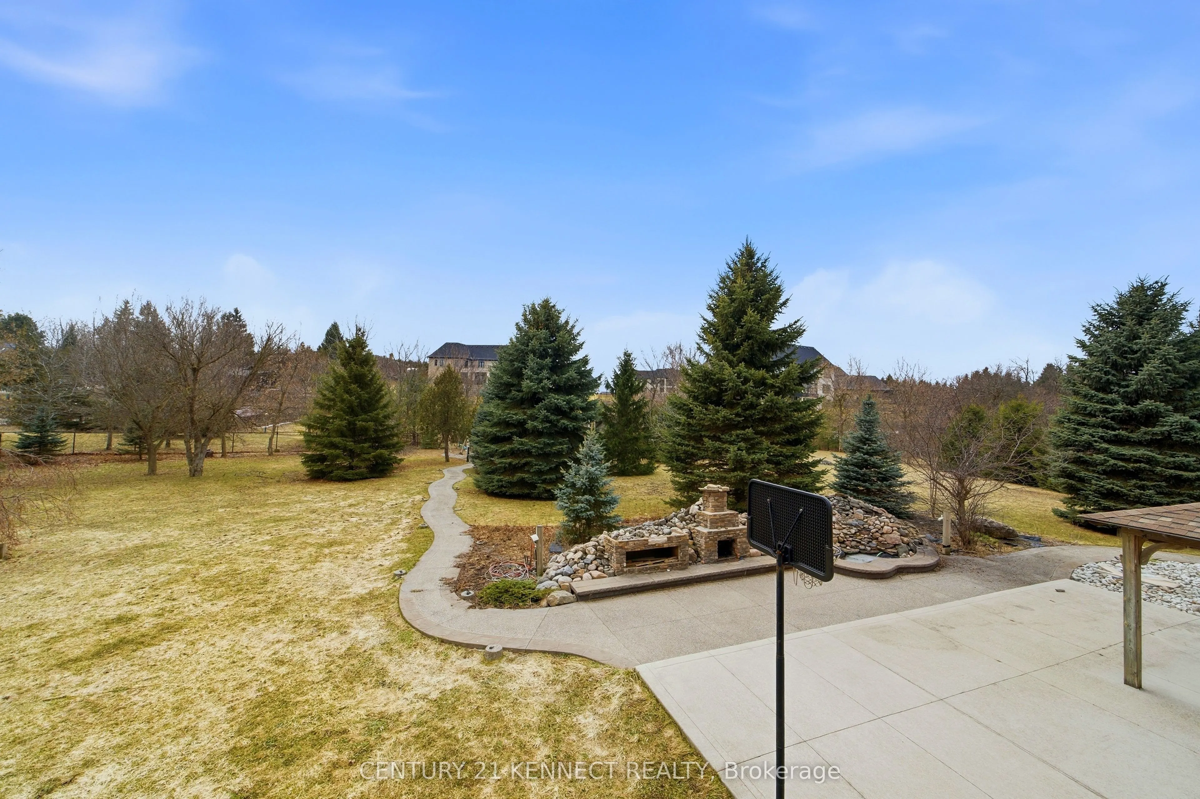 6 Laing Court