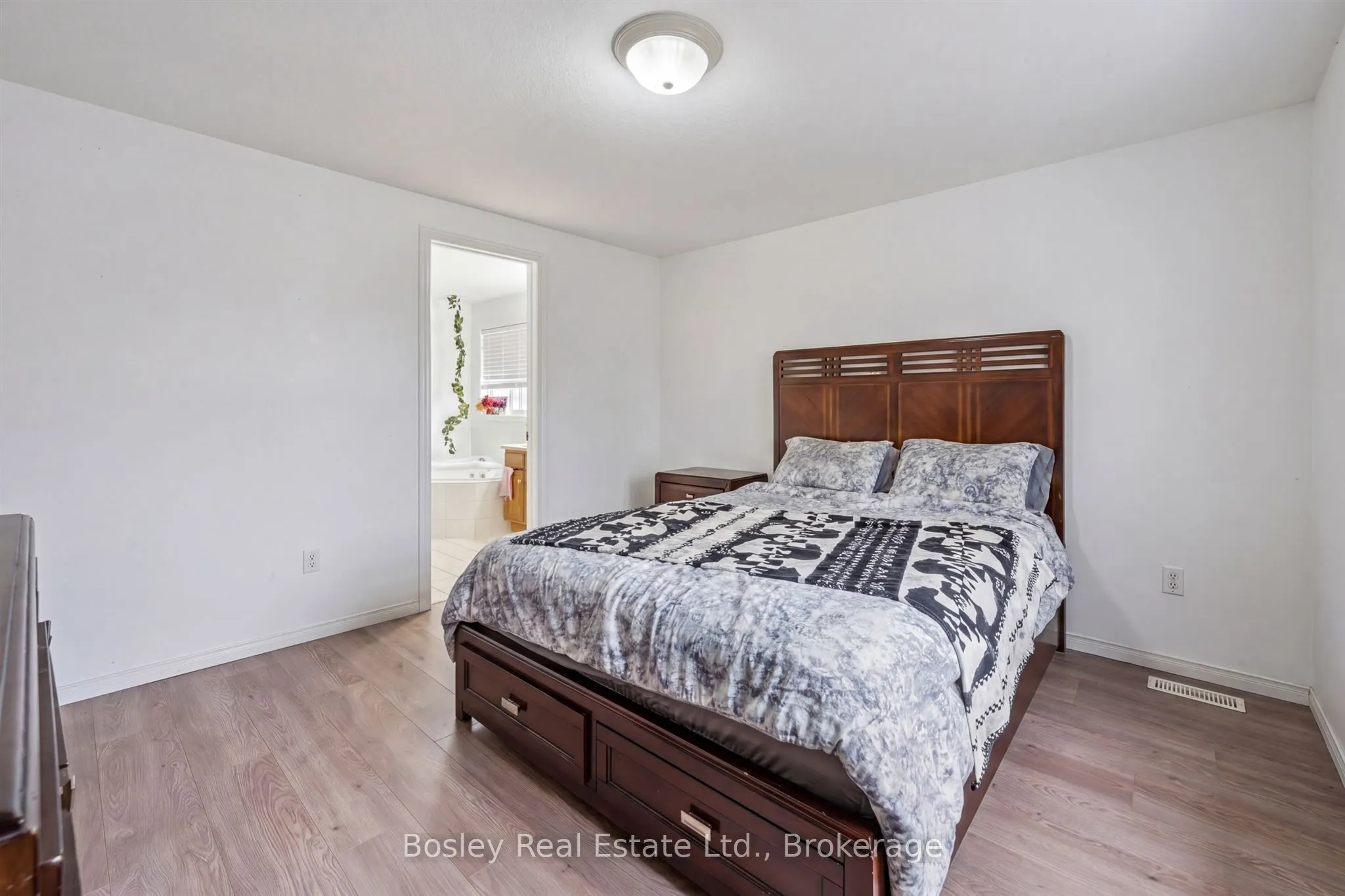 4 Hayward Crescent