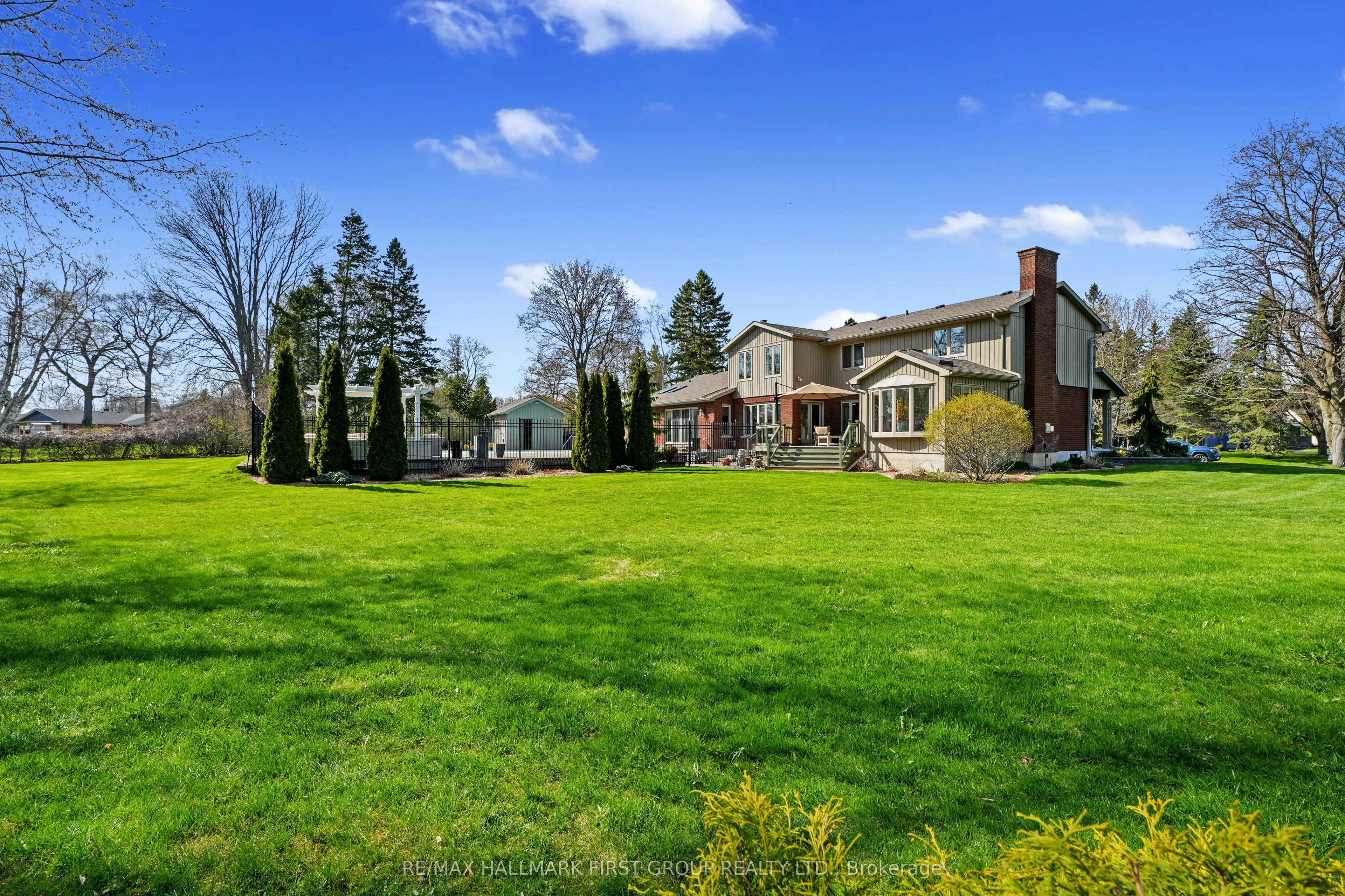 3 Hamilton Court
