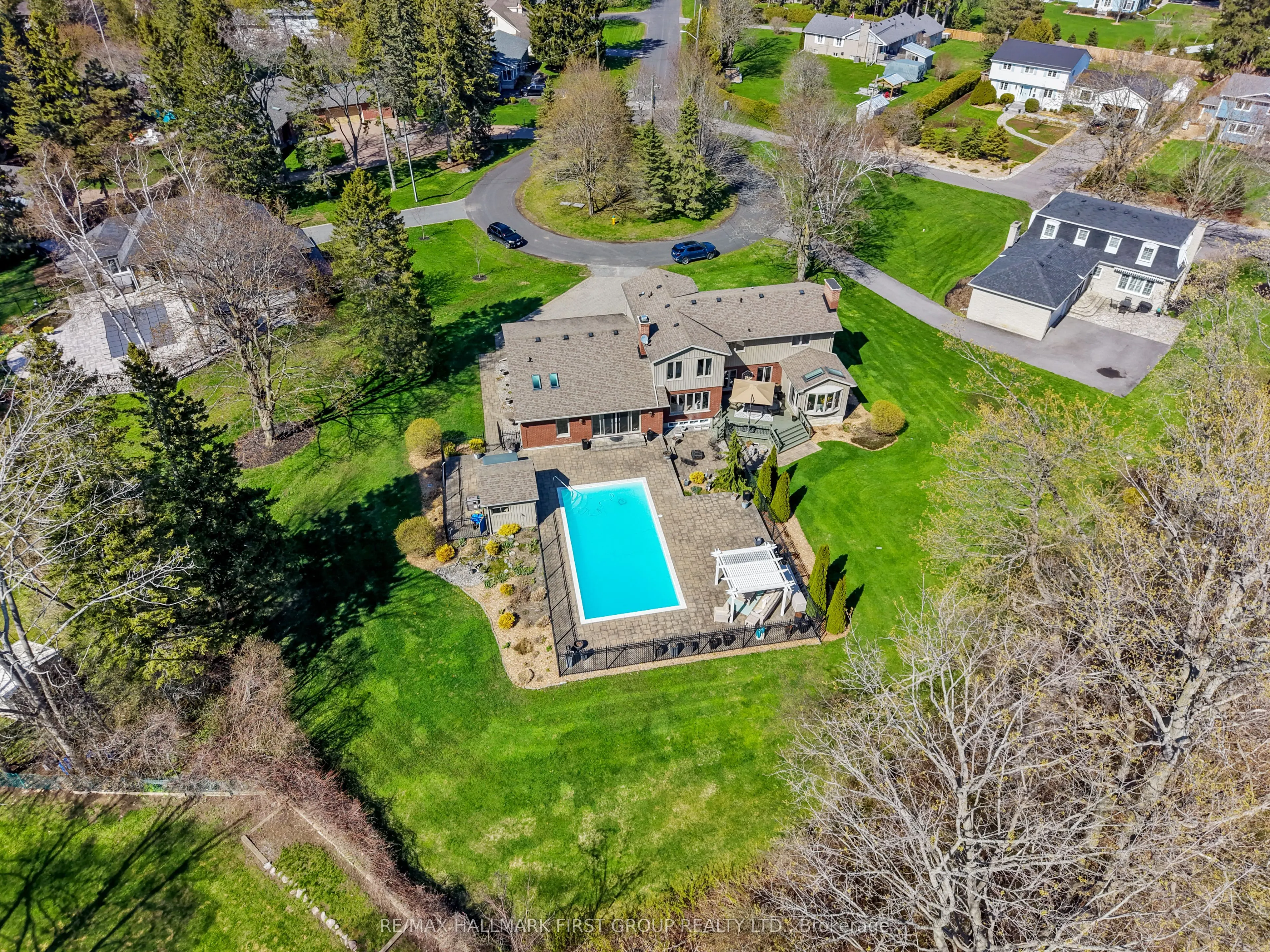 3 Hamilton Court