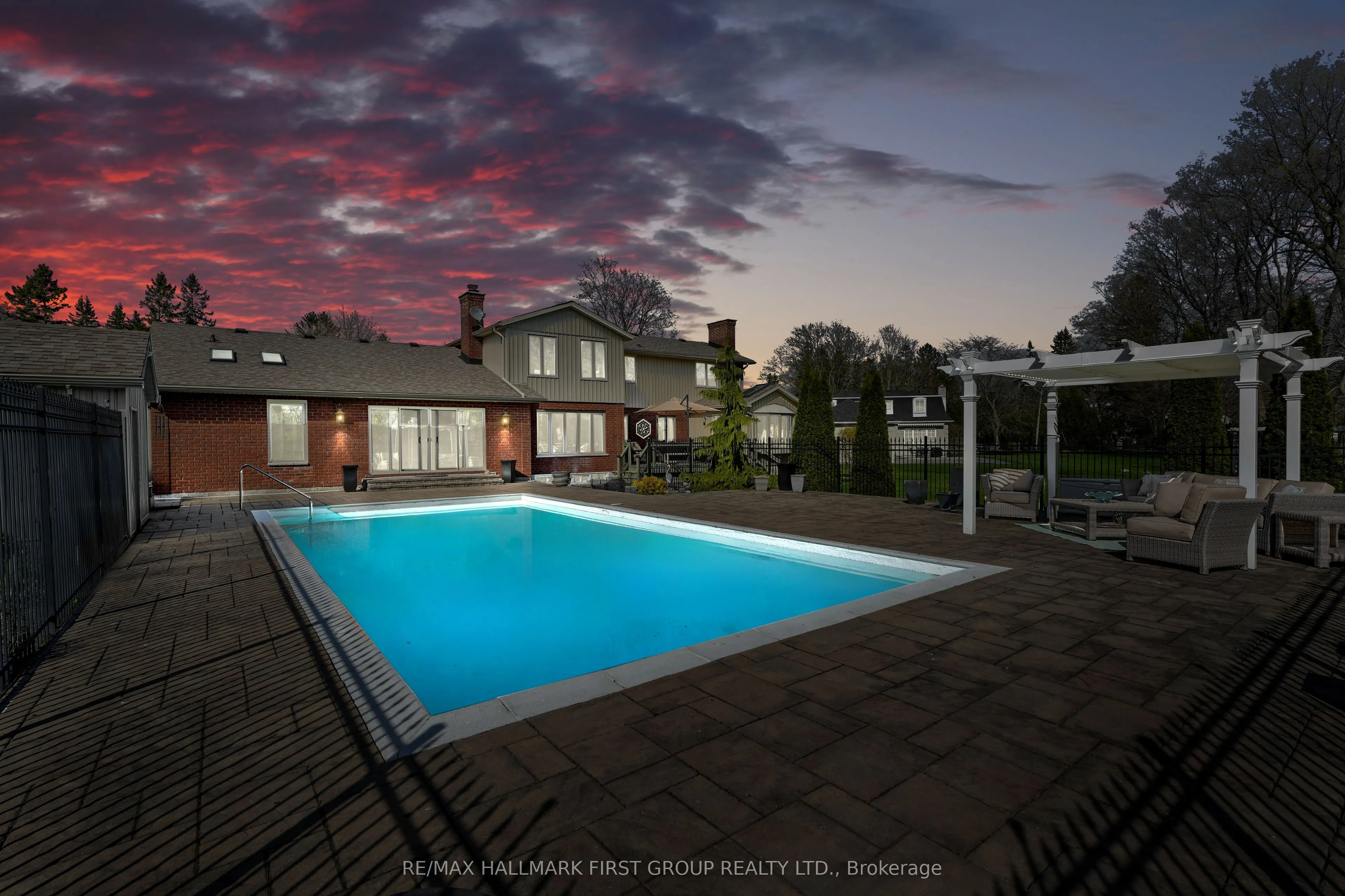 3 Hamilton Court