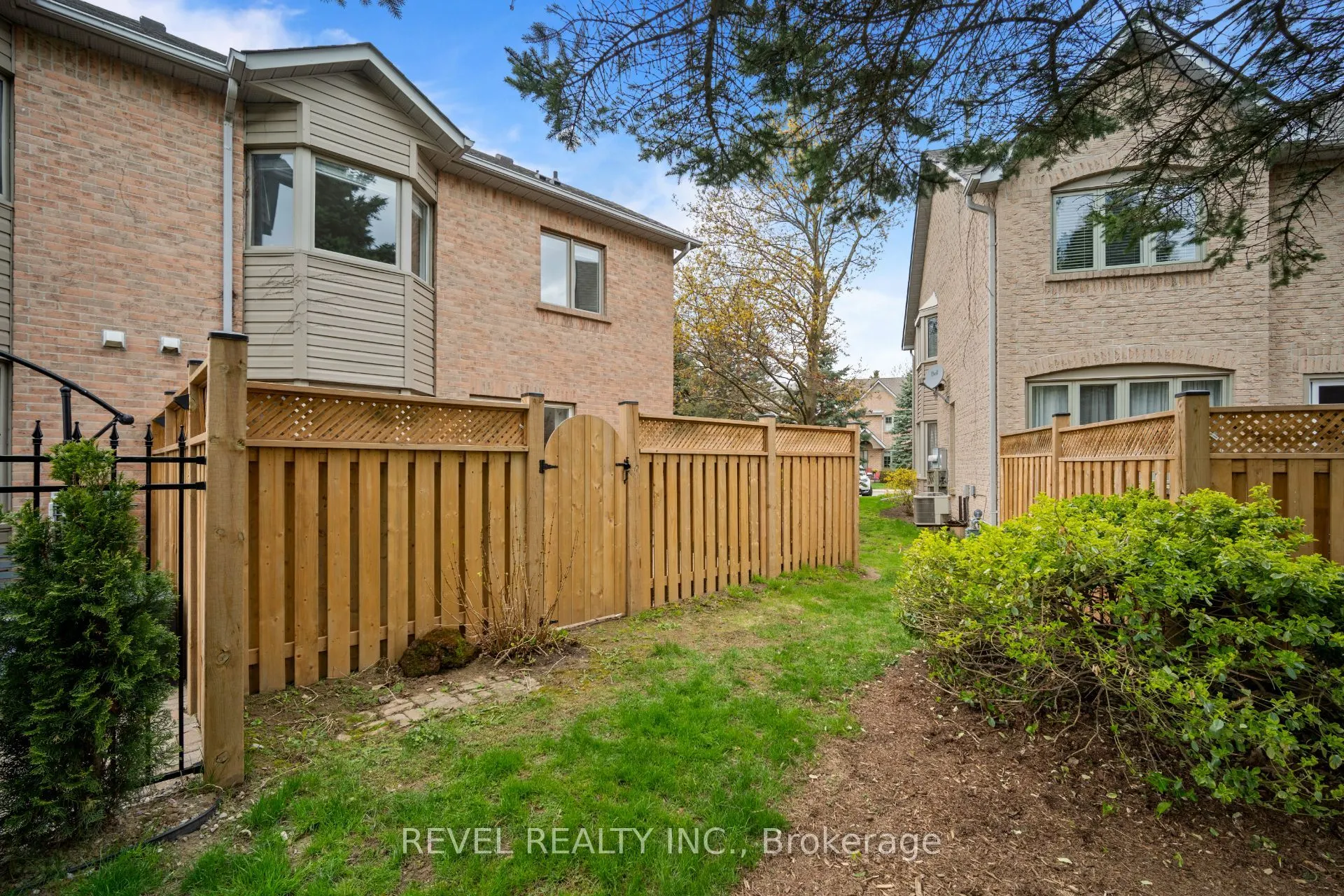 320 Hamilton Drive #10