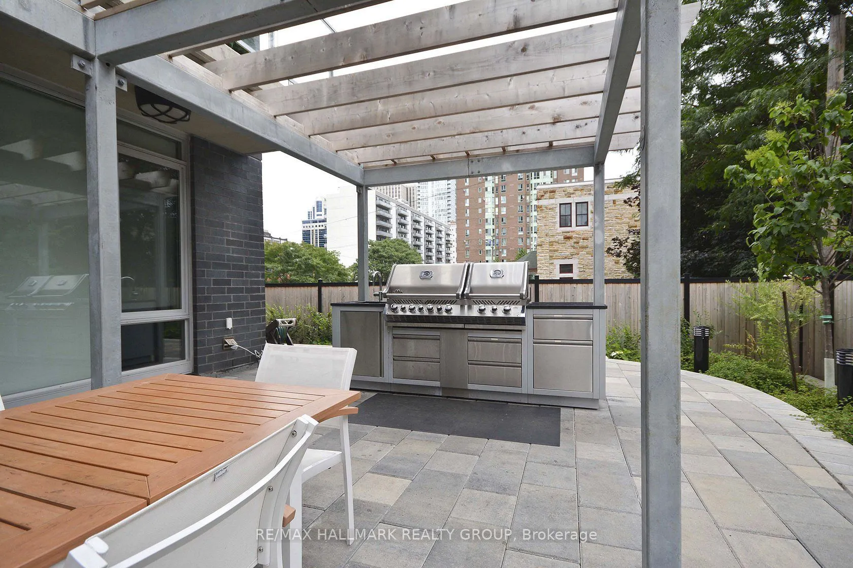 300 Lisgar Street #1111