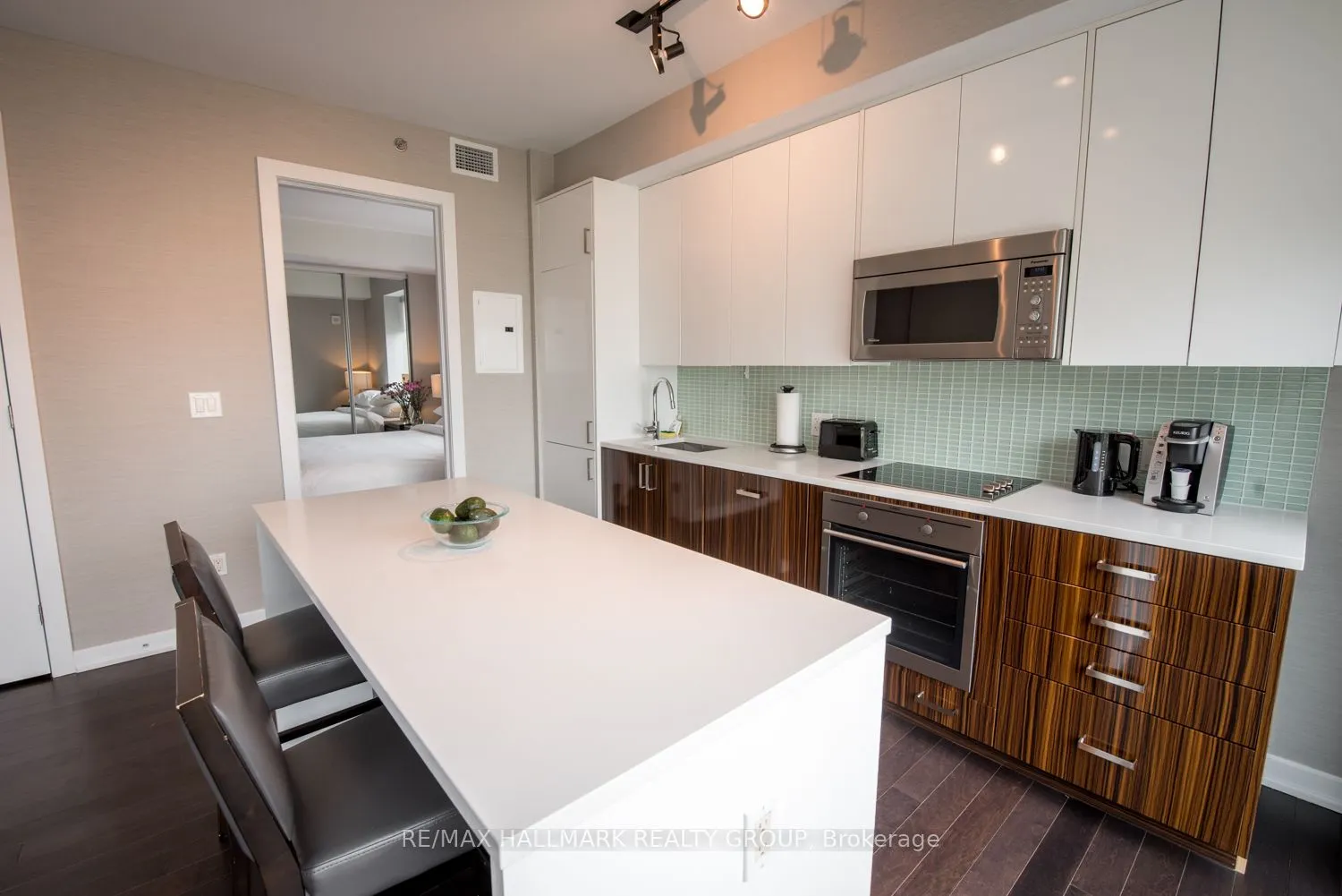 300 Lisgar Street #1111