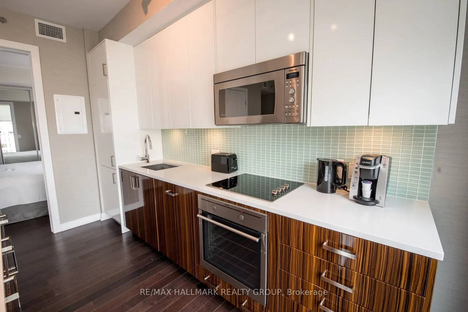 300 Lisgar Street #1111