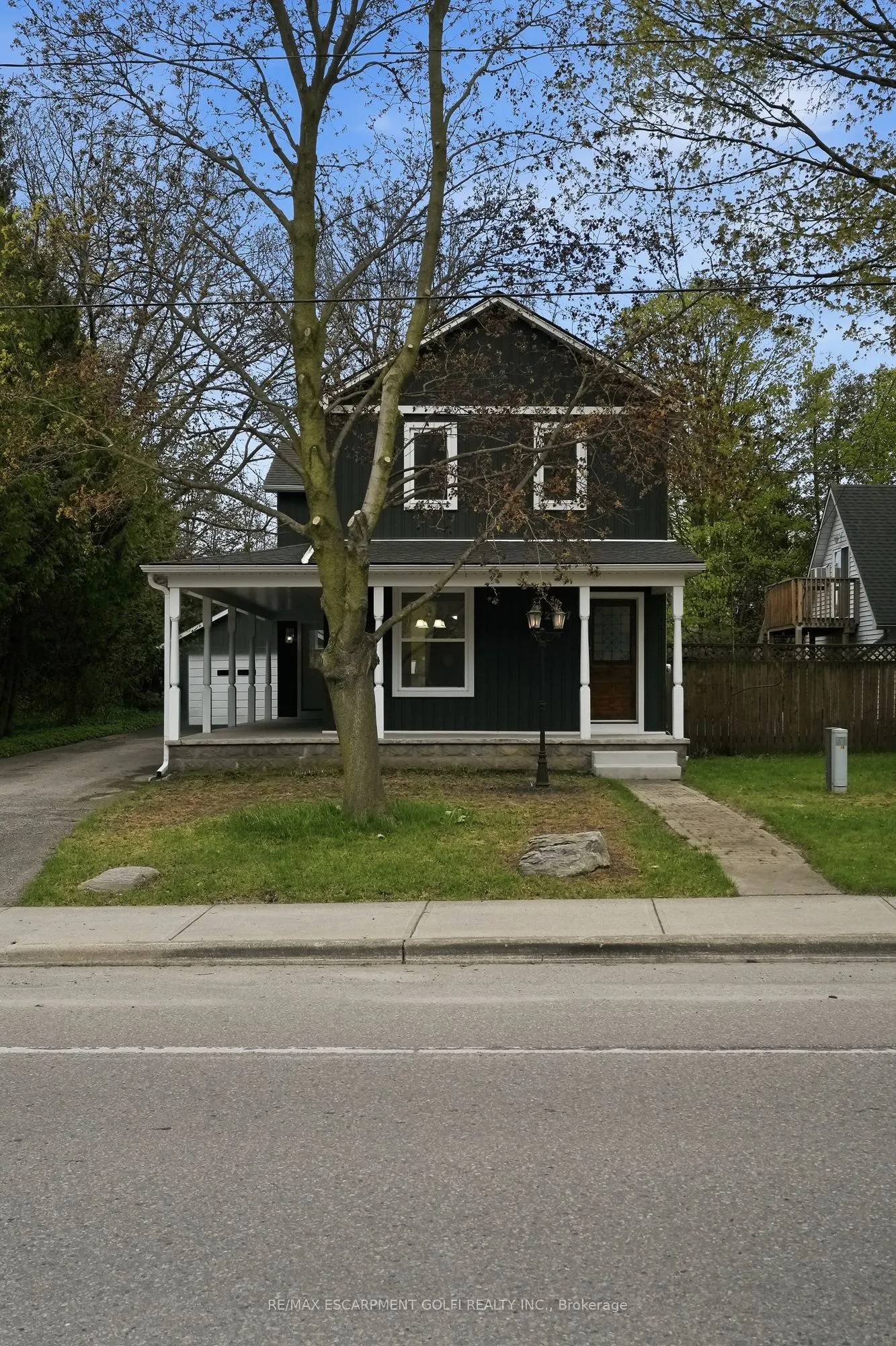 237 Main Street E