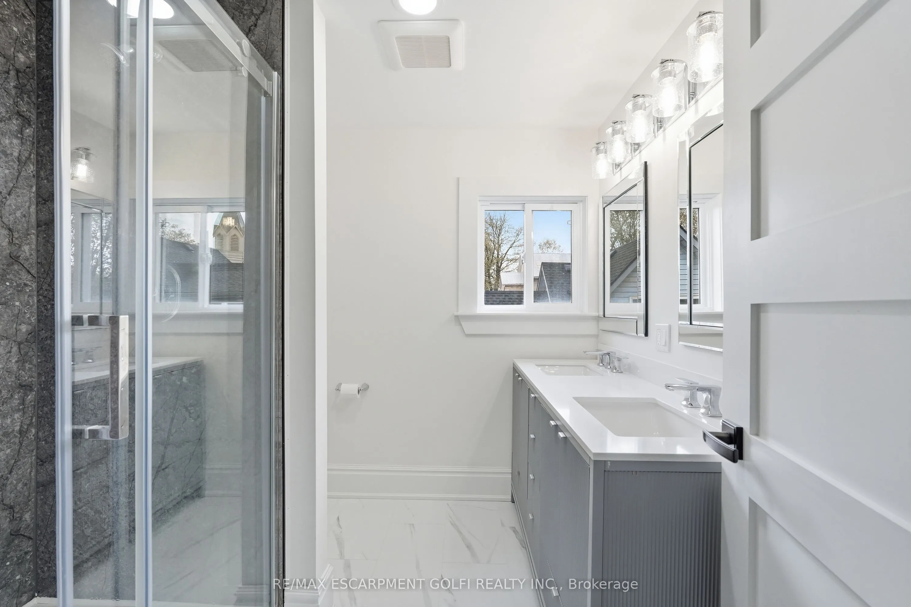 237 Main Street E