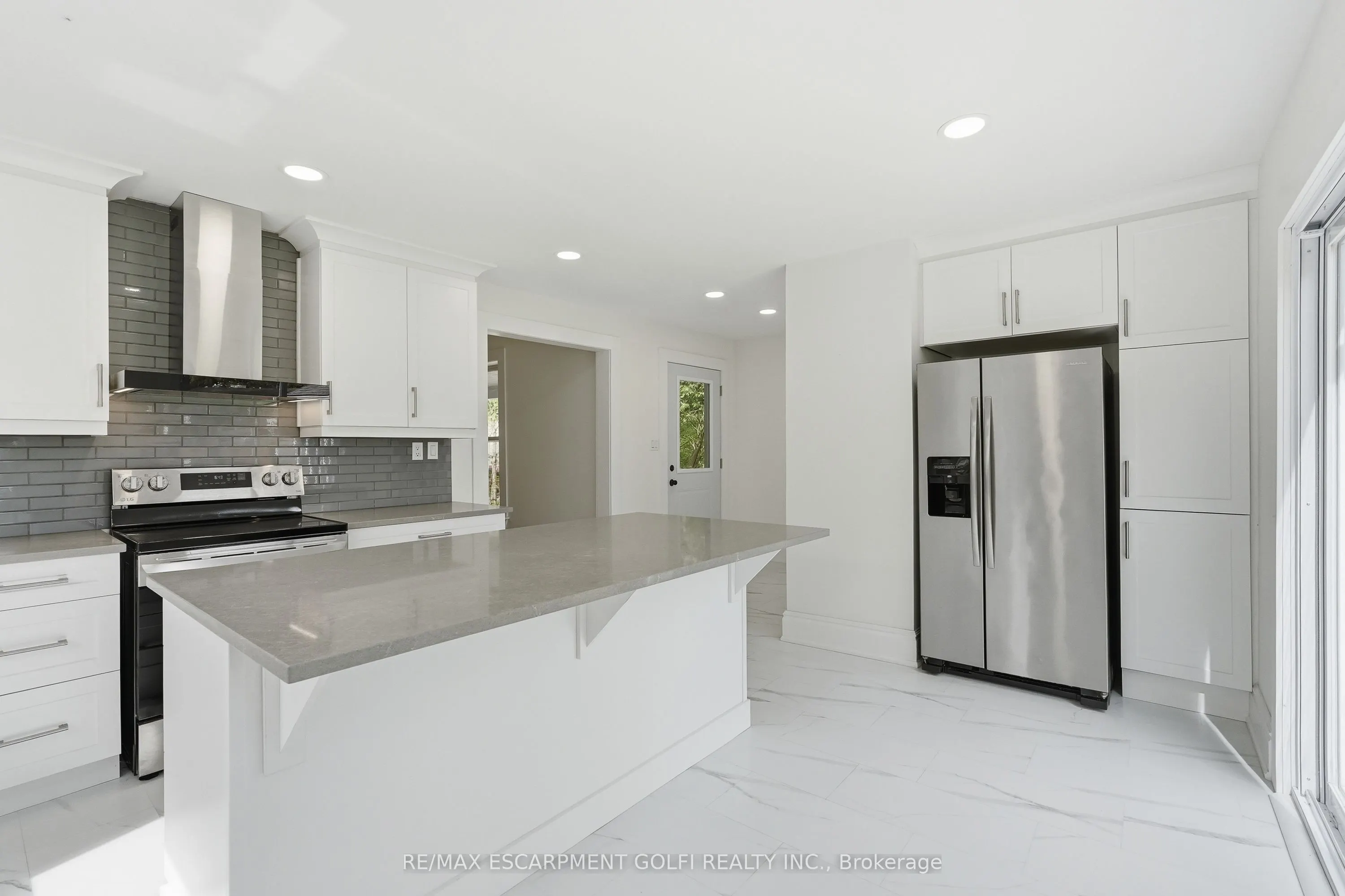 237 Main Street E