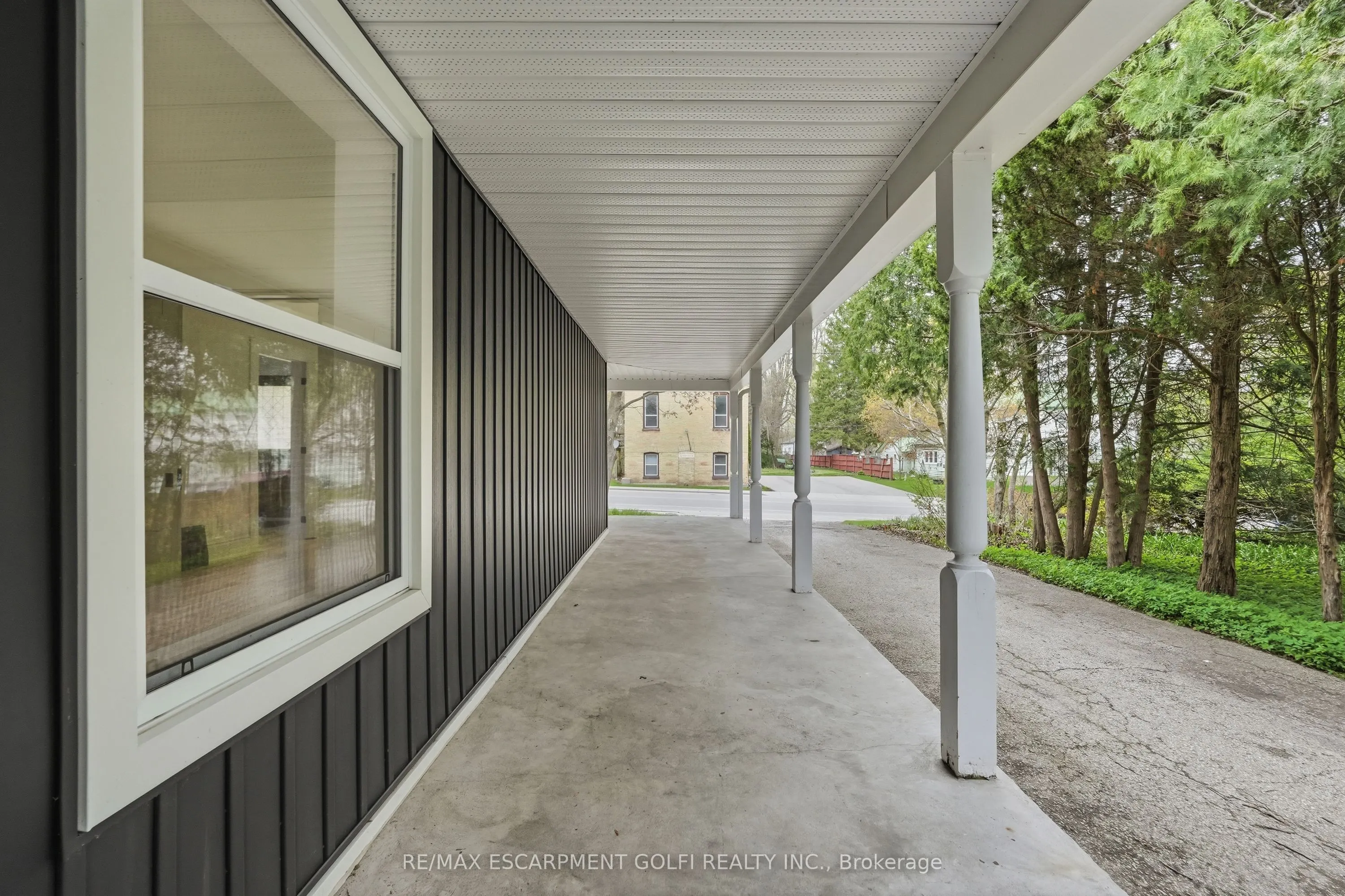 237 Main Street E