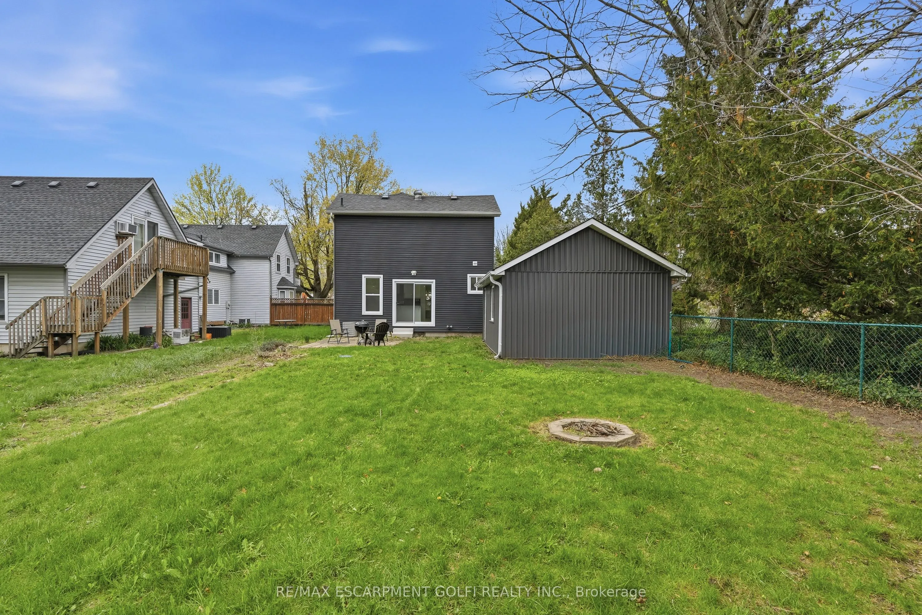237 Main Street E