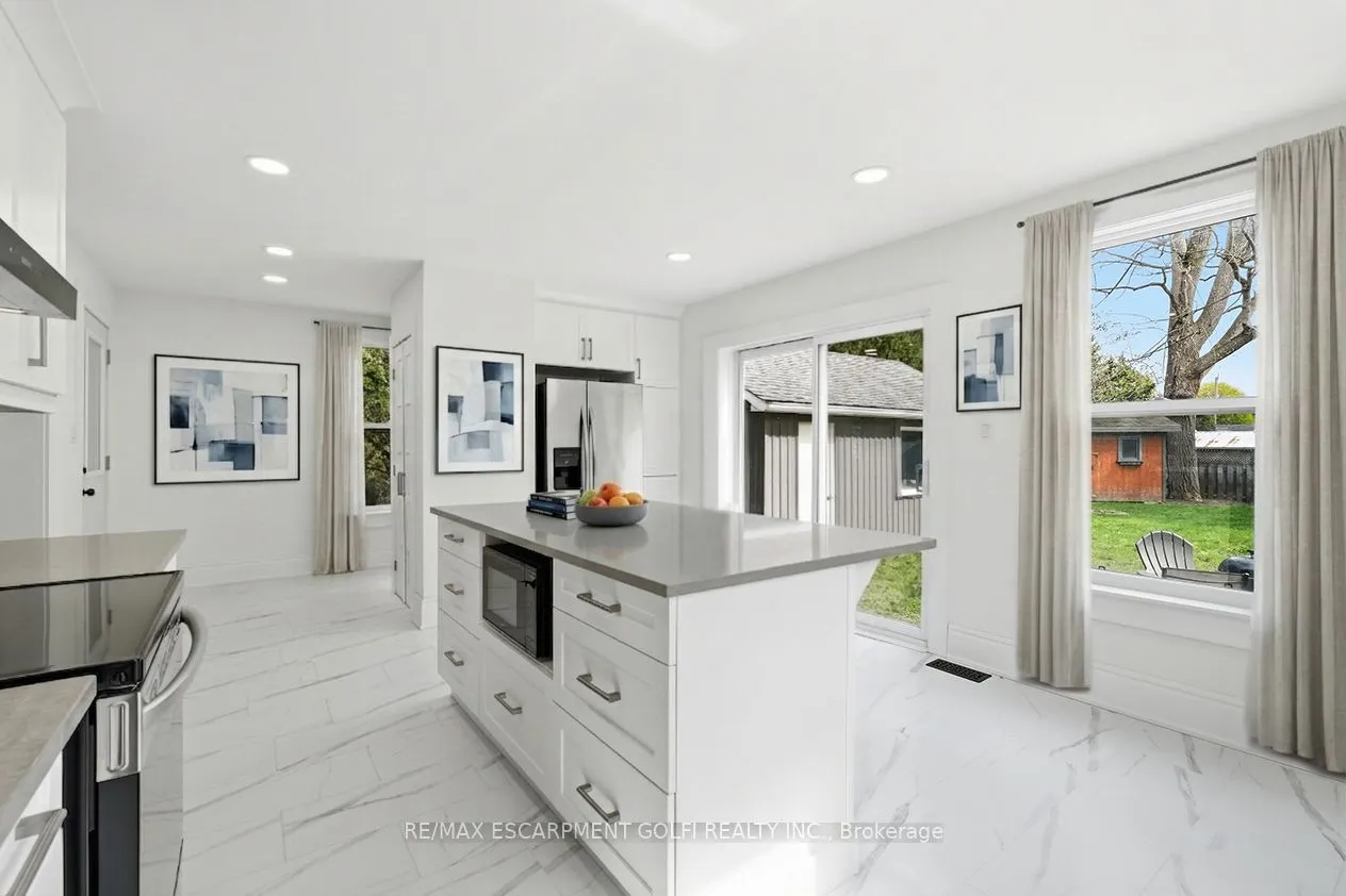 237 Main Street E