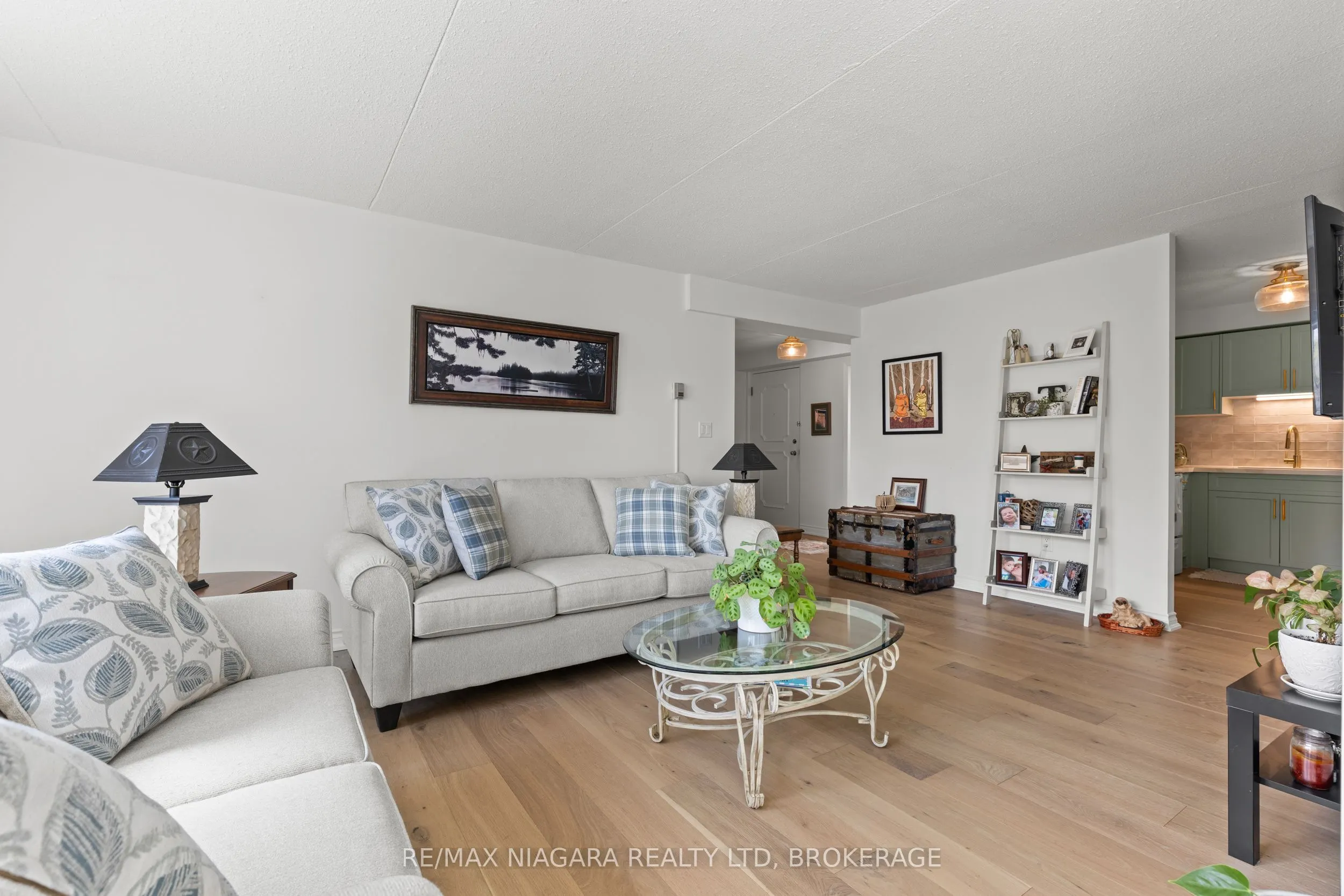 61 Paffard Street #403