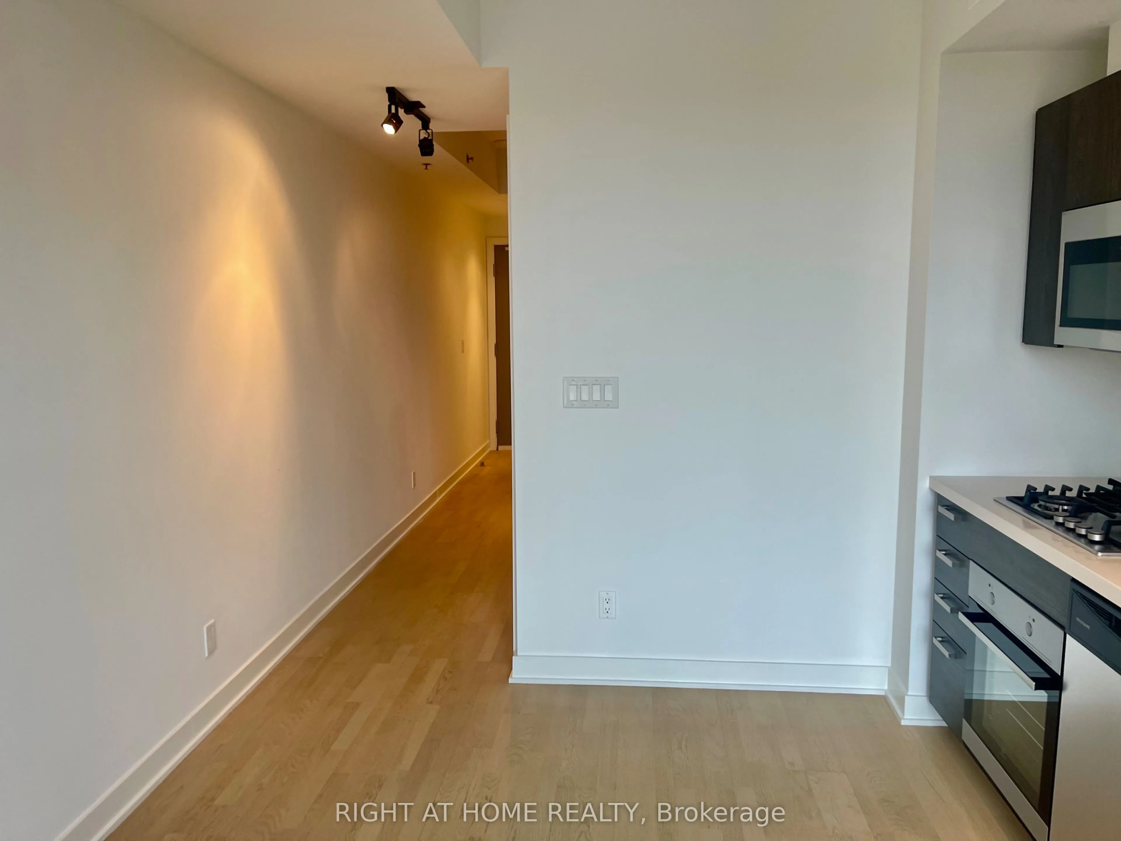 203 CATHERINE Street #705