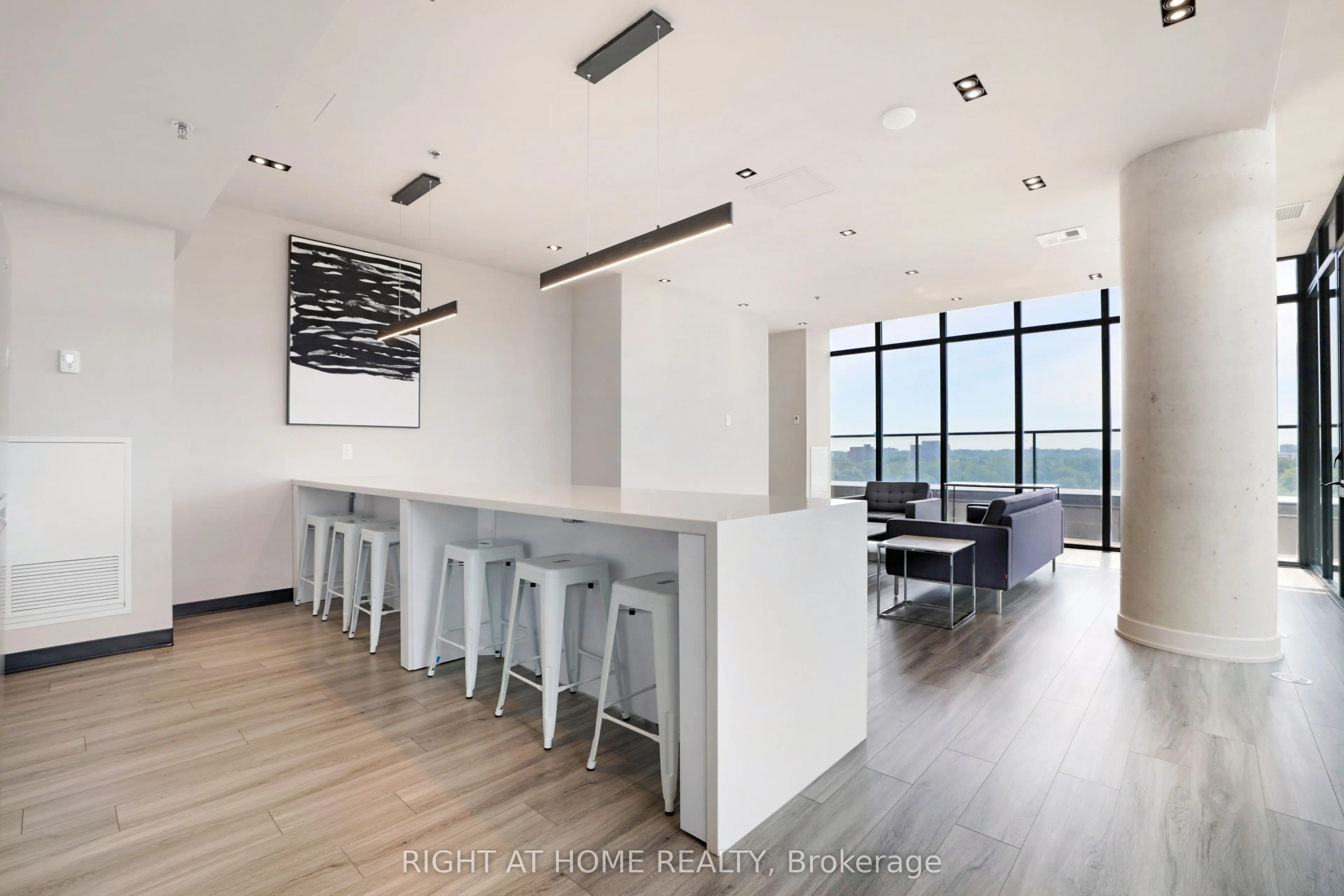 203 CATHERINE Street #705