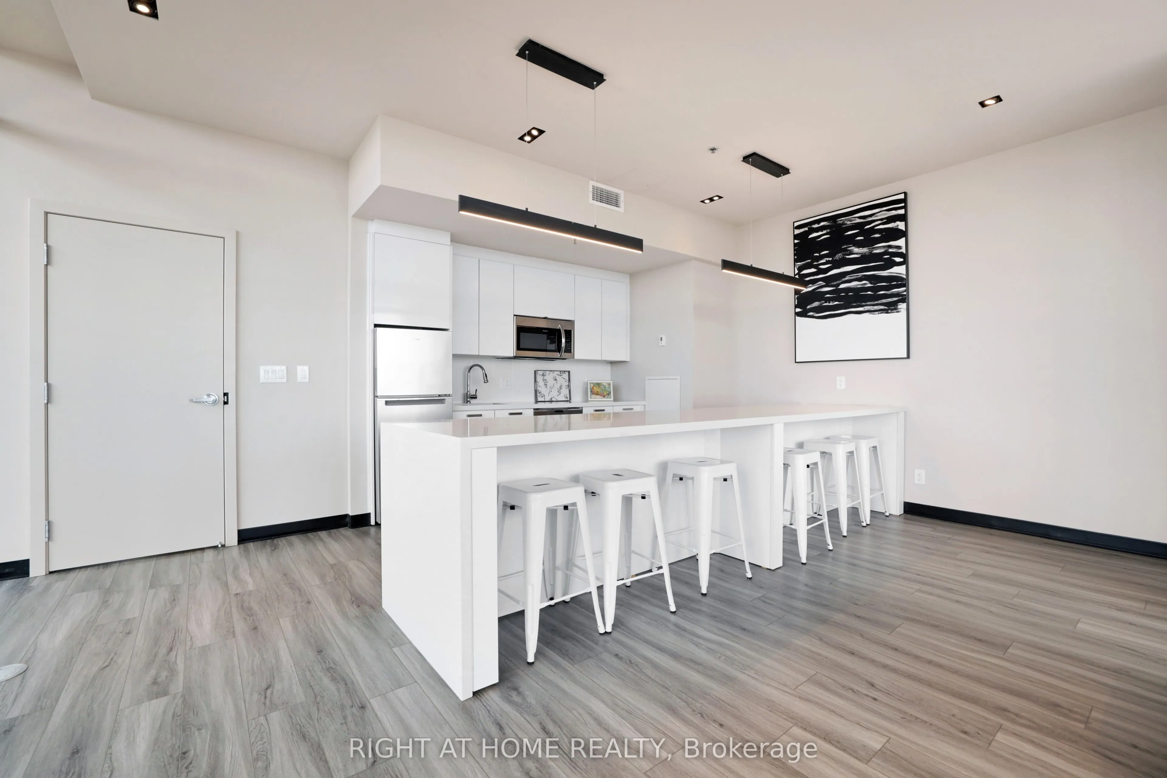 203 CATHERINE Street #705