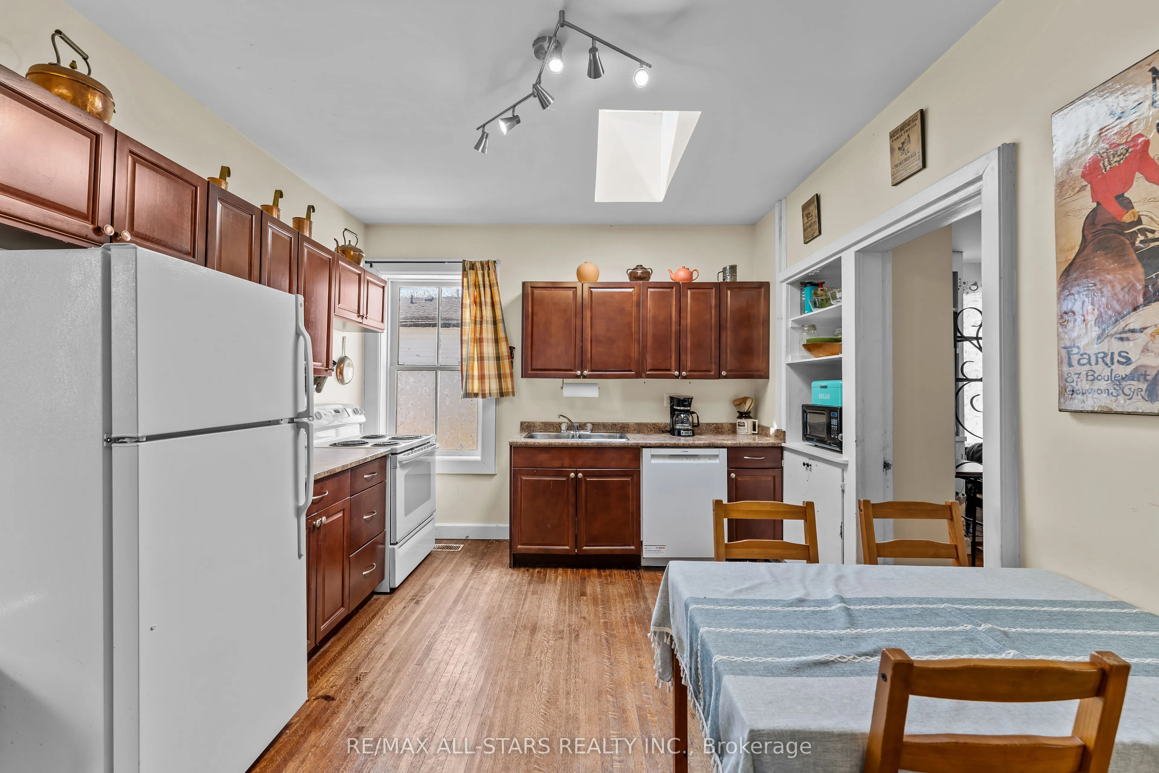 39 Francis Street W