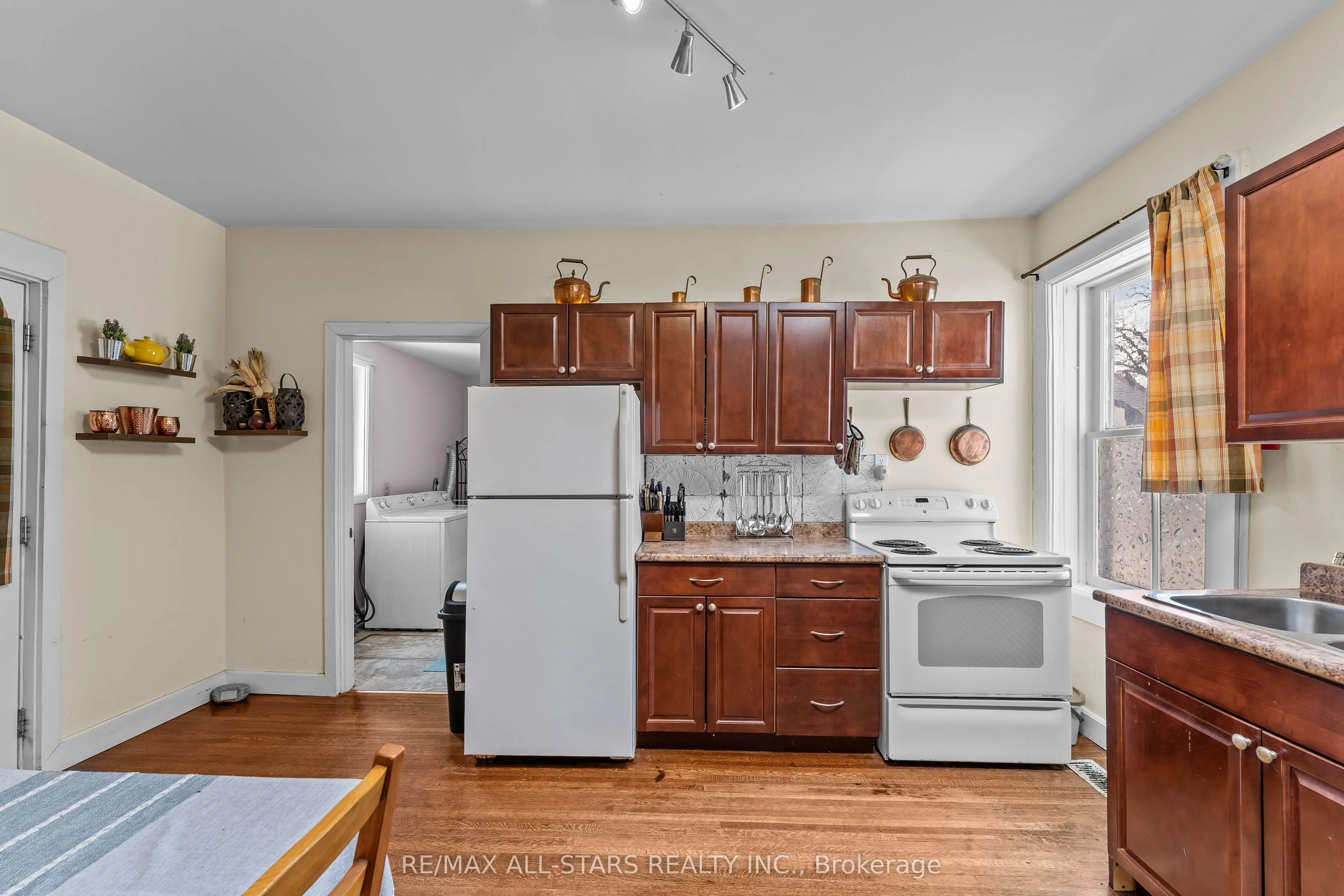 39 Francis Street W