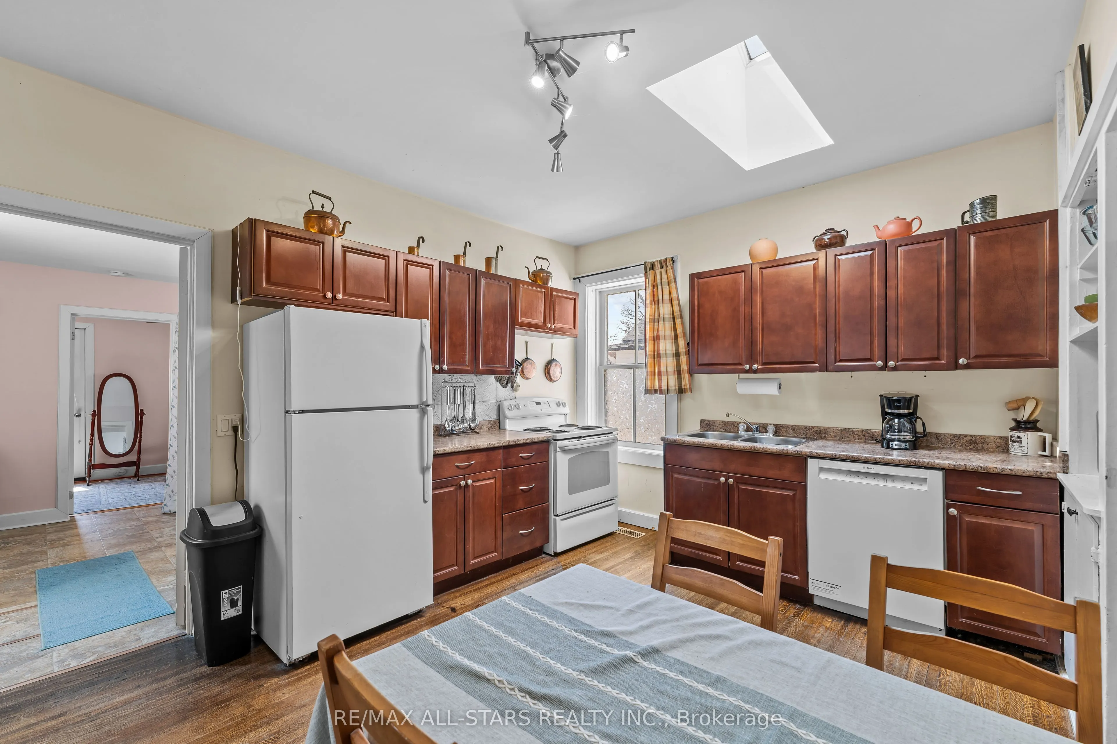 39 Francis Street W