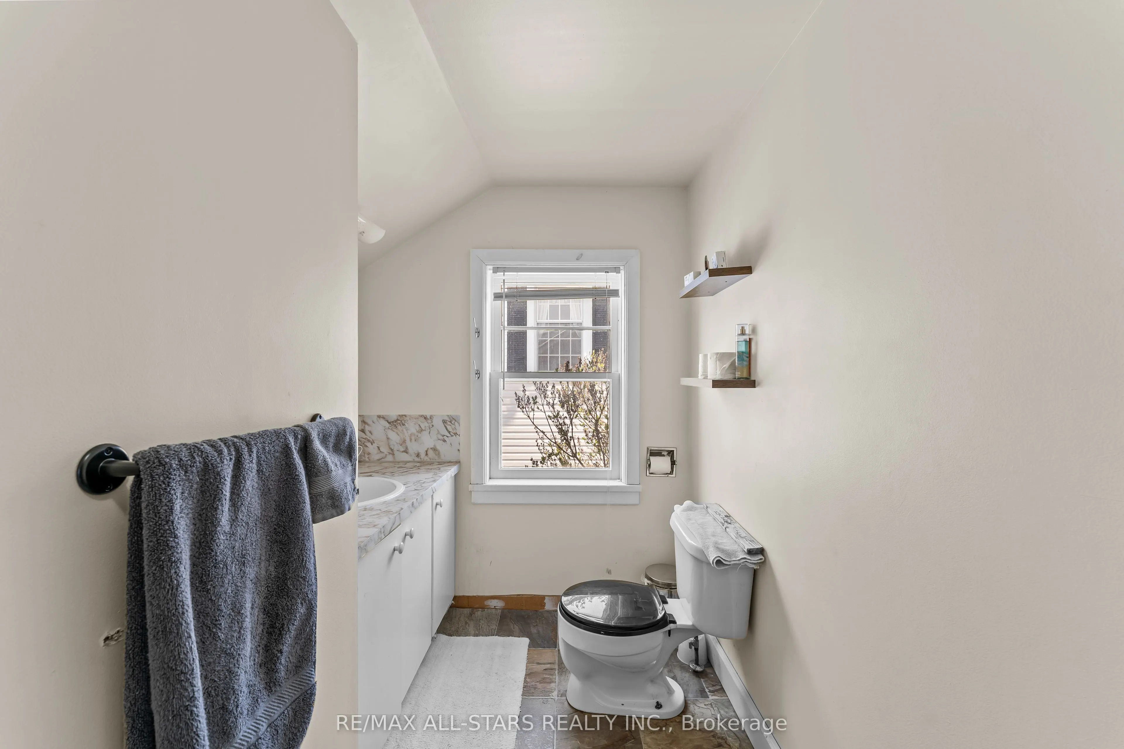 39 Francis Street W
