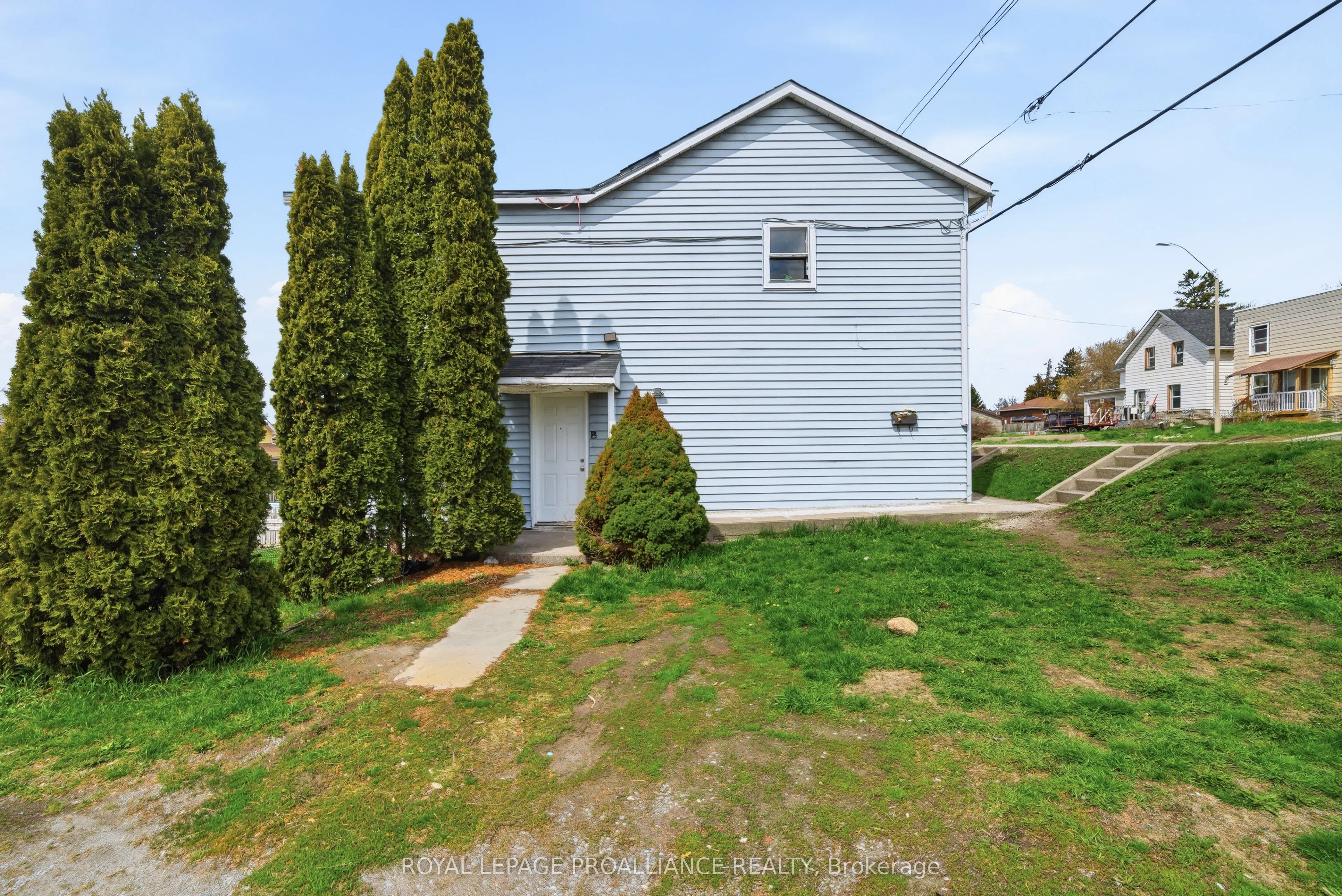 199 Dundas Street E