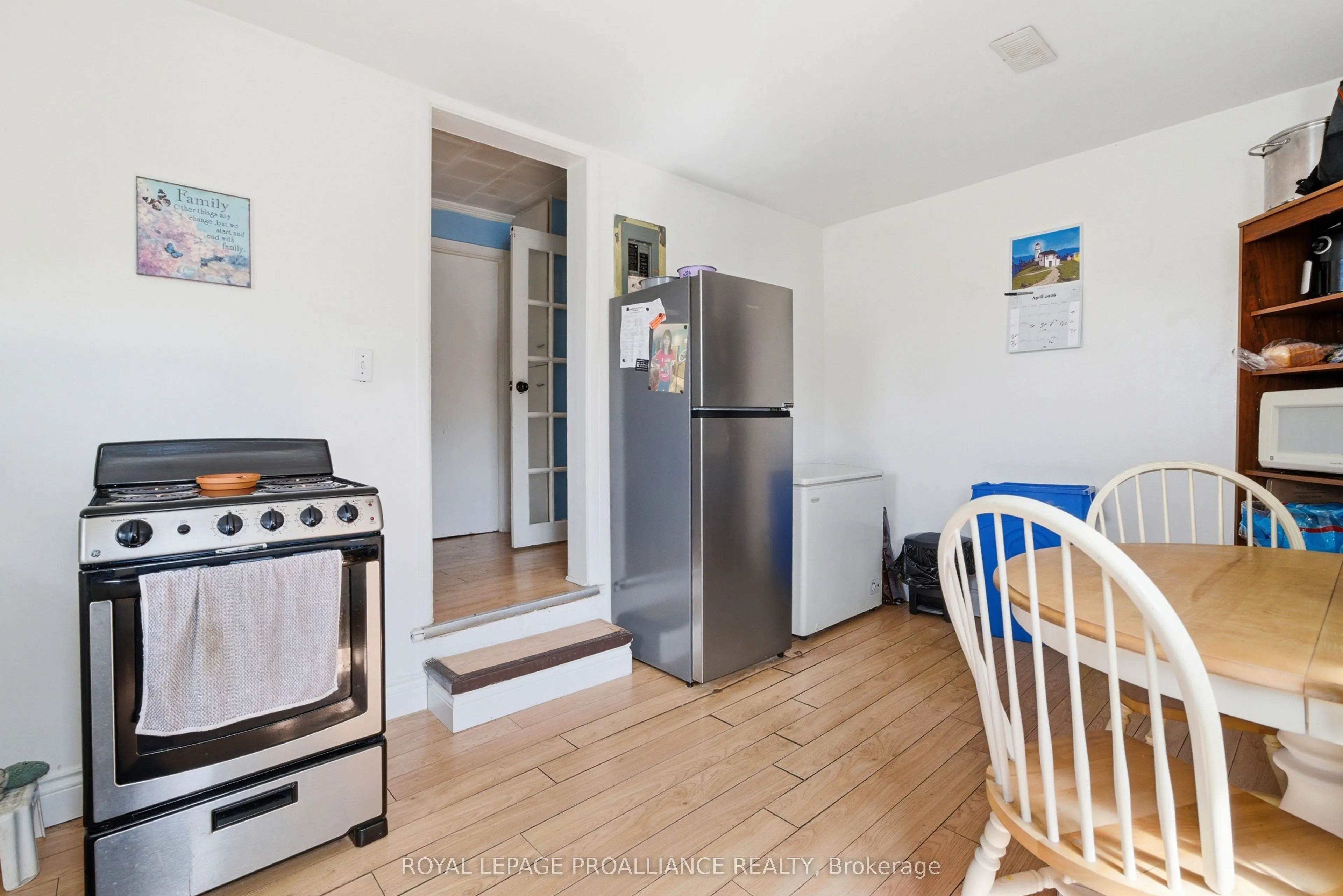 199 Dundas Street E