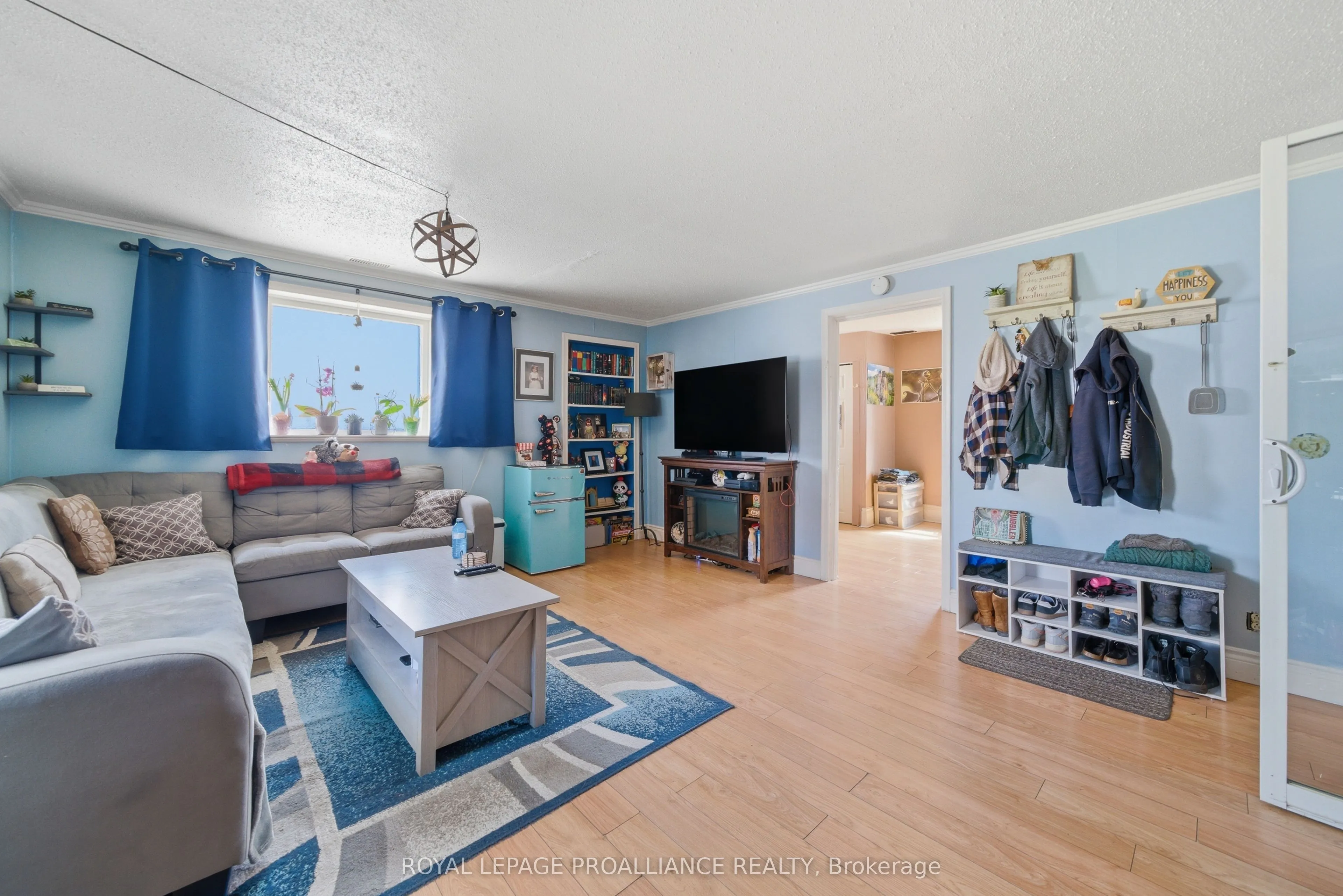 199 Dundas Street E