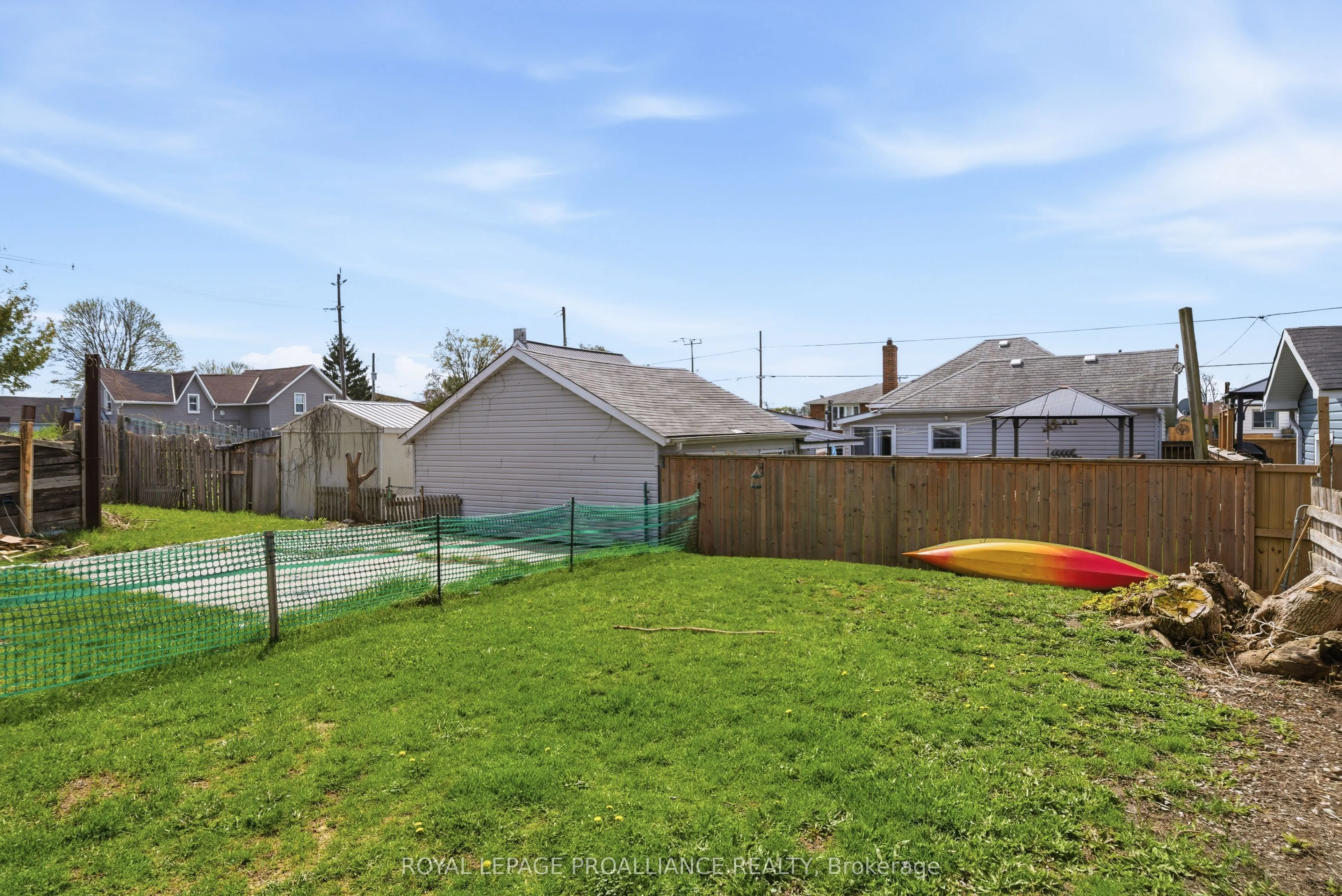 199 Dundas Street E