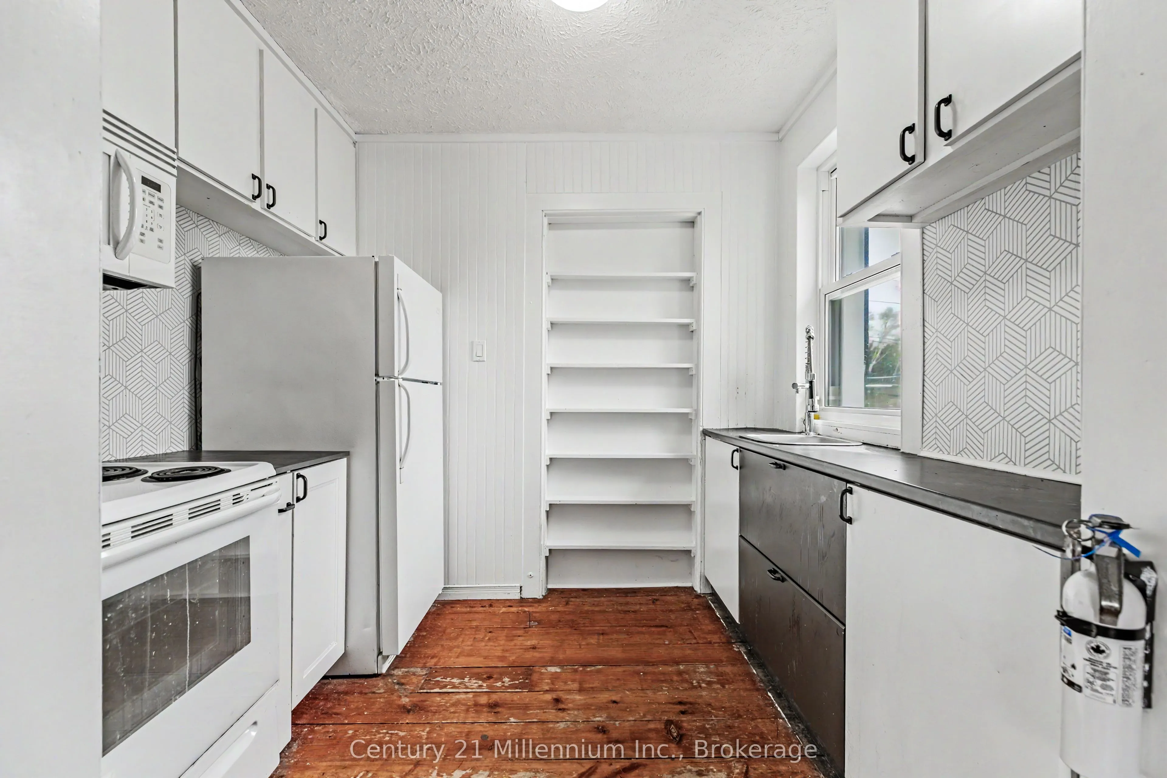 303025 15 Grey Road