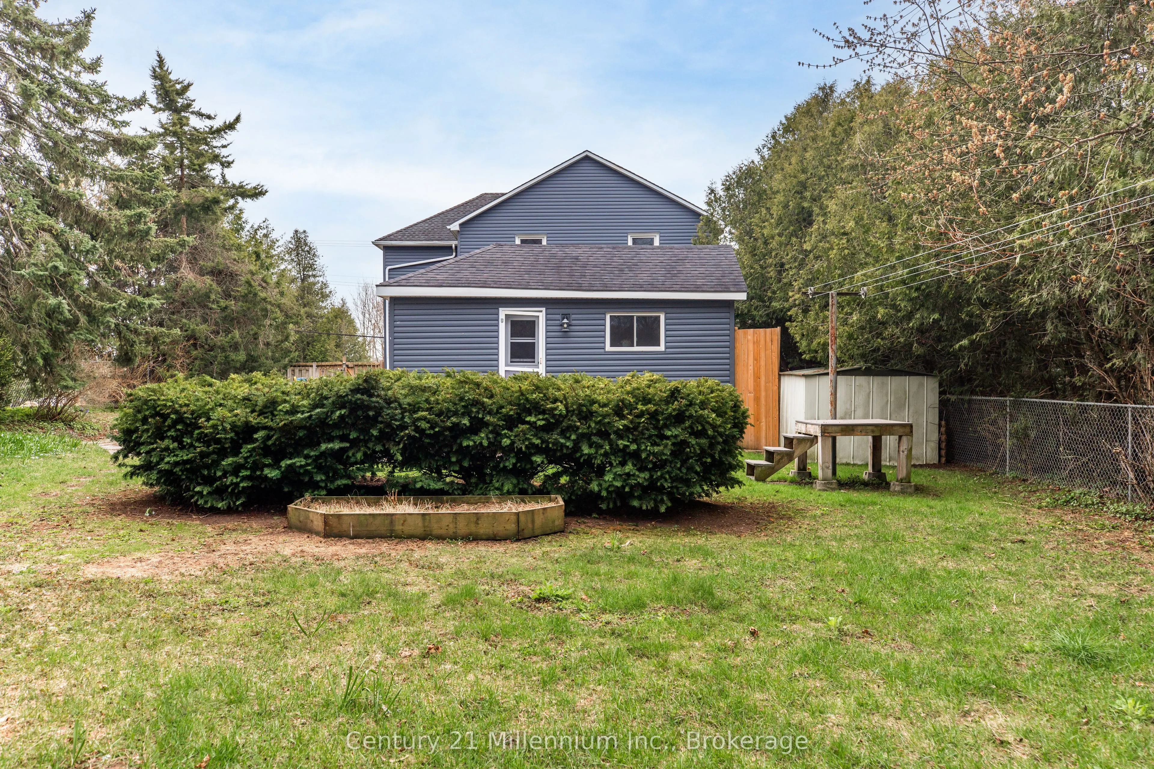 303025 15 Grey Road