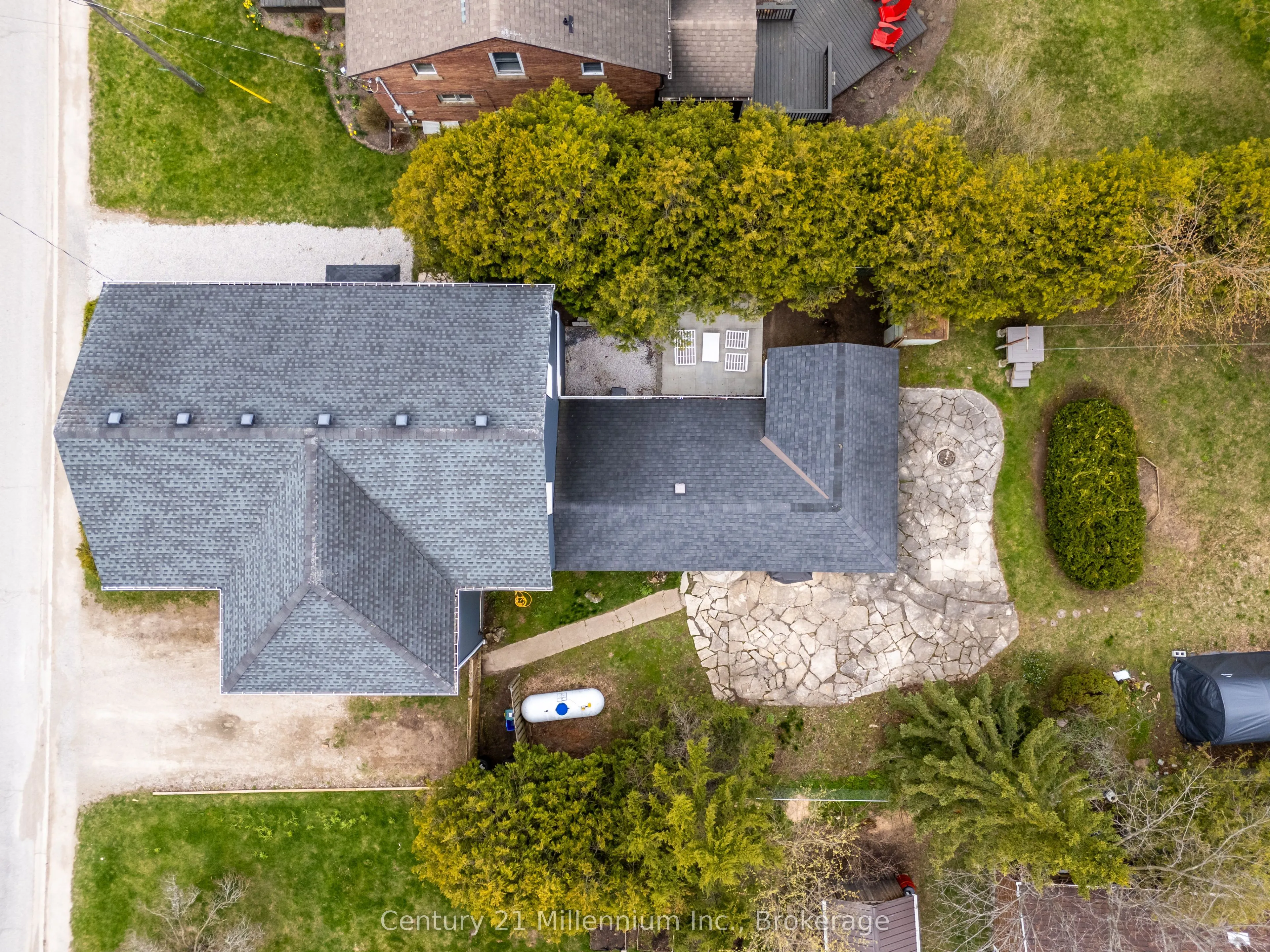 303025 15 Grey Road