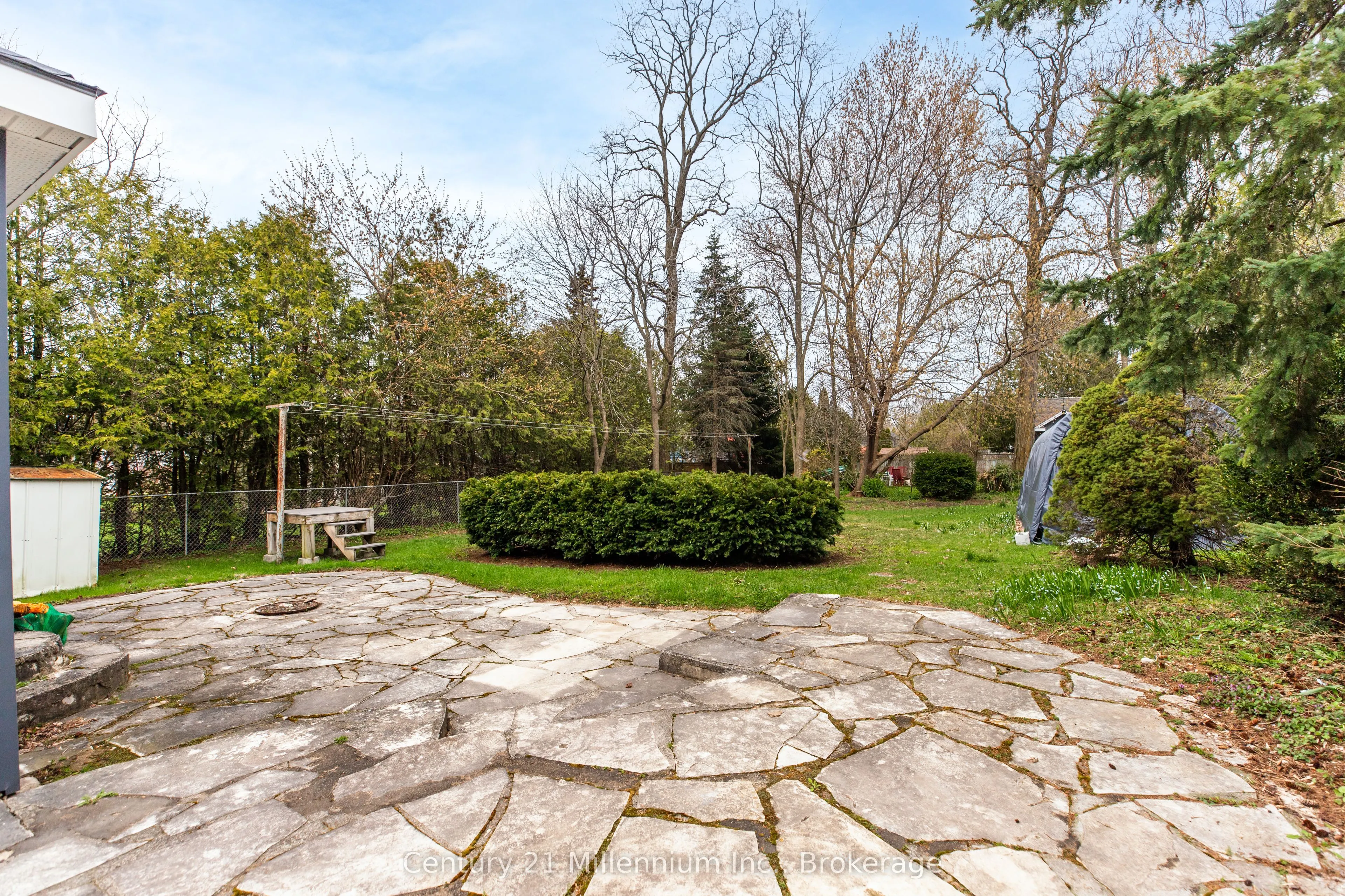 303025 15 Grey Road