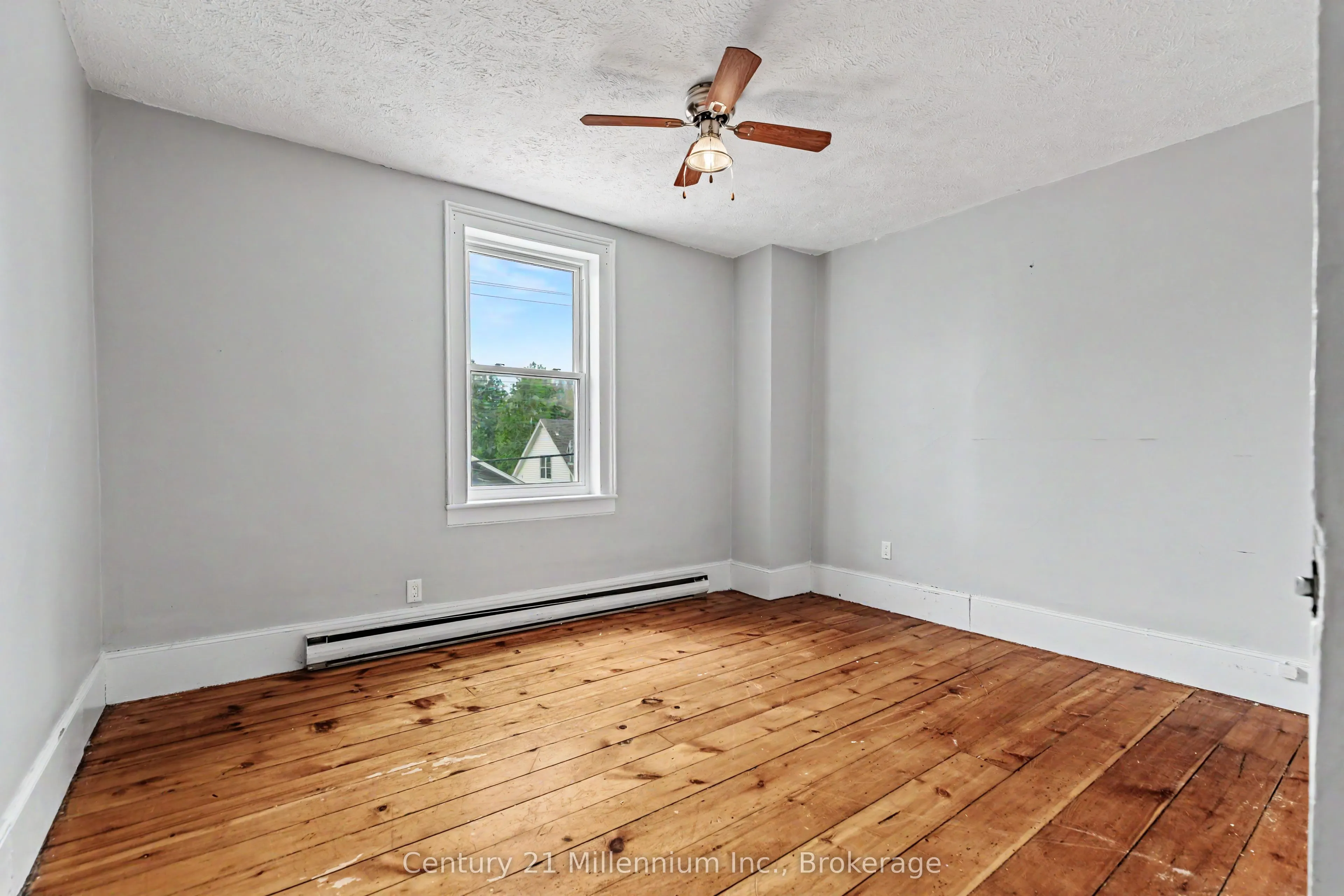 303025 15 Grey Road