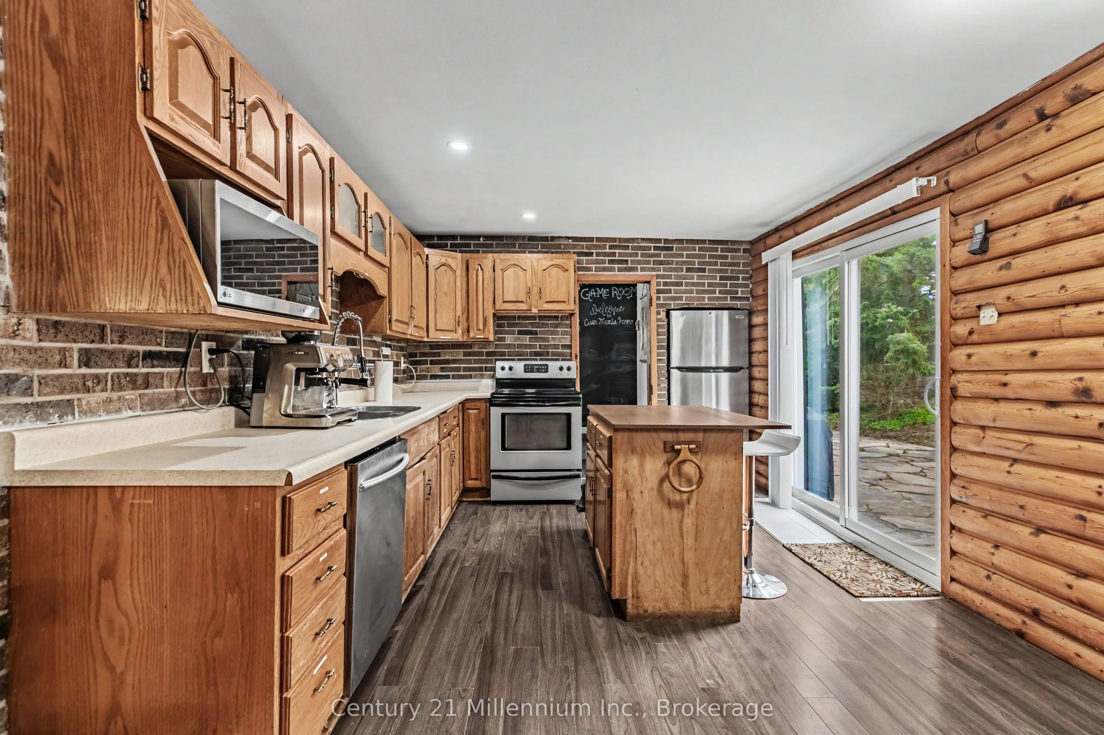 303025 15 Grey Road