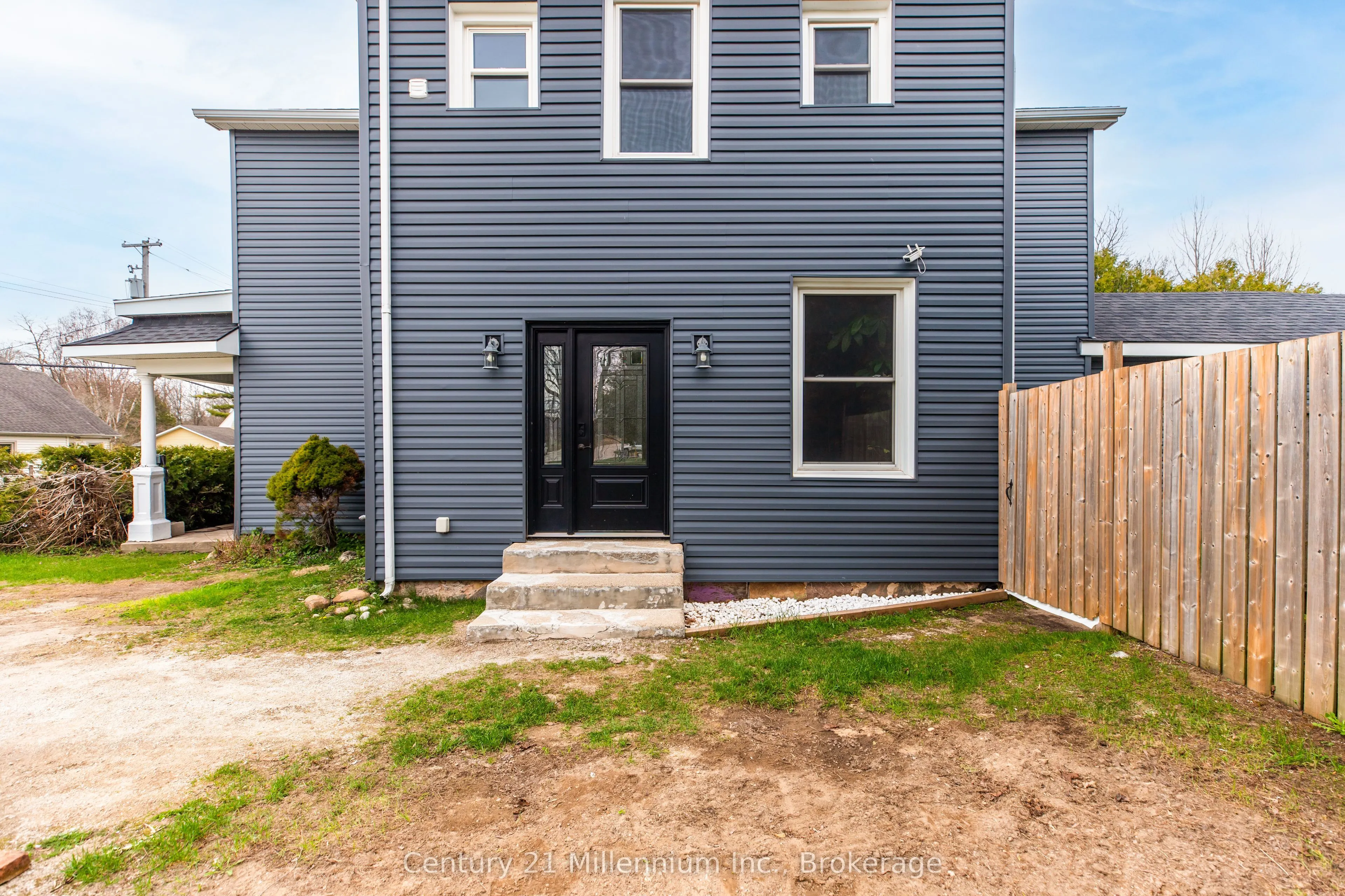 303025 15 Grey Road