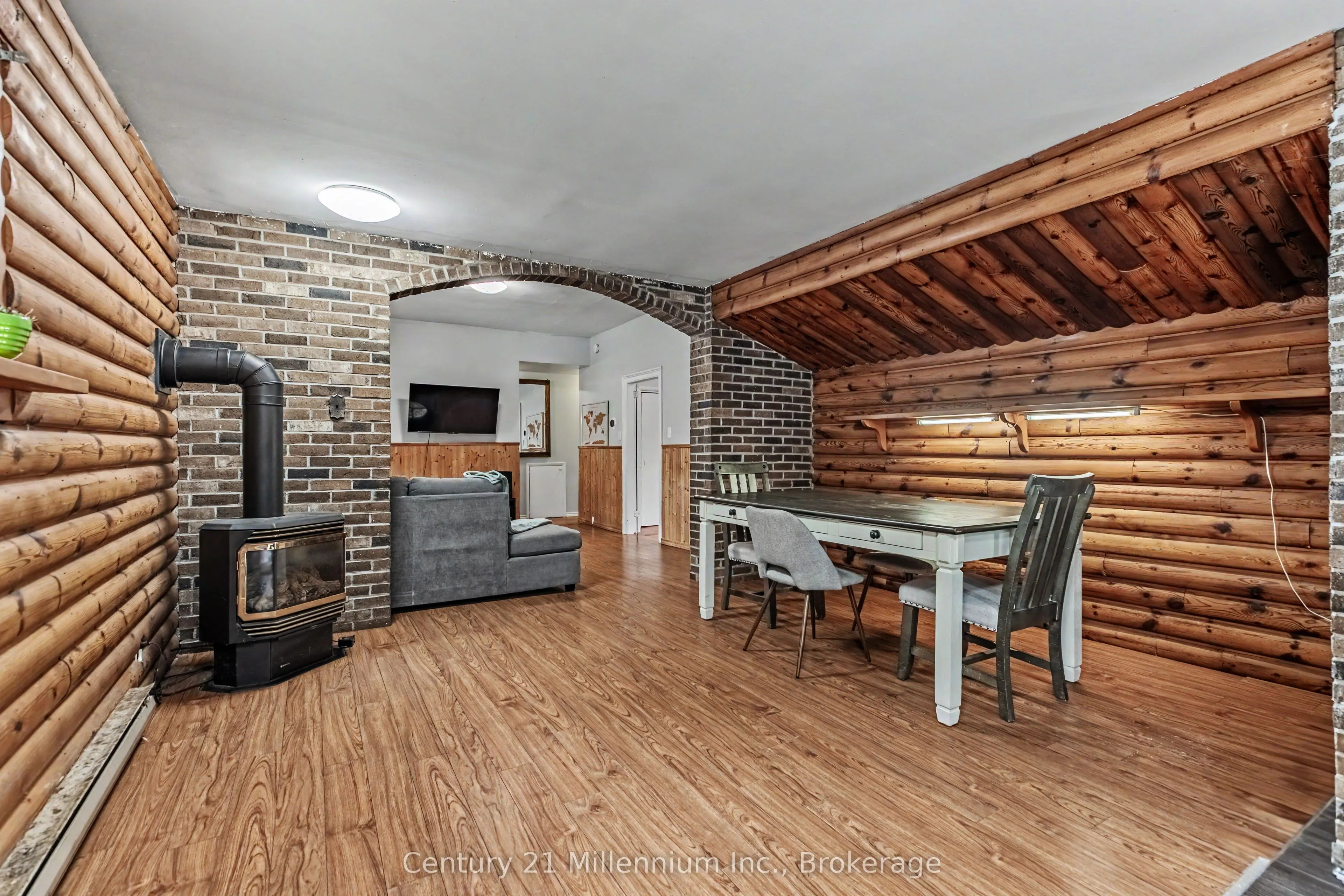 303025 15 Grey Road