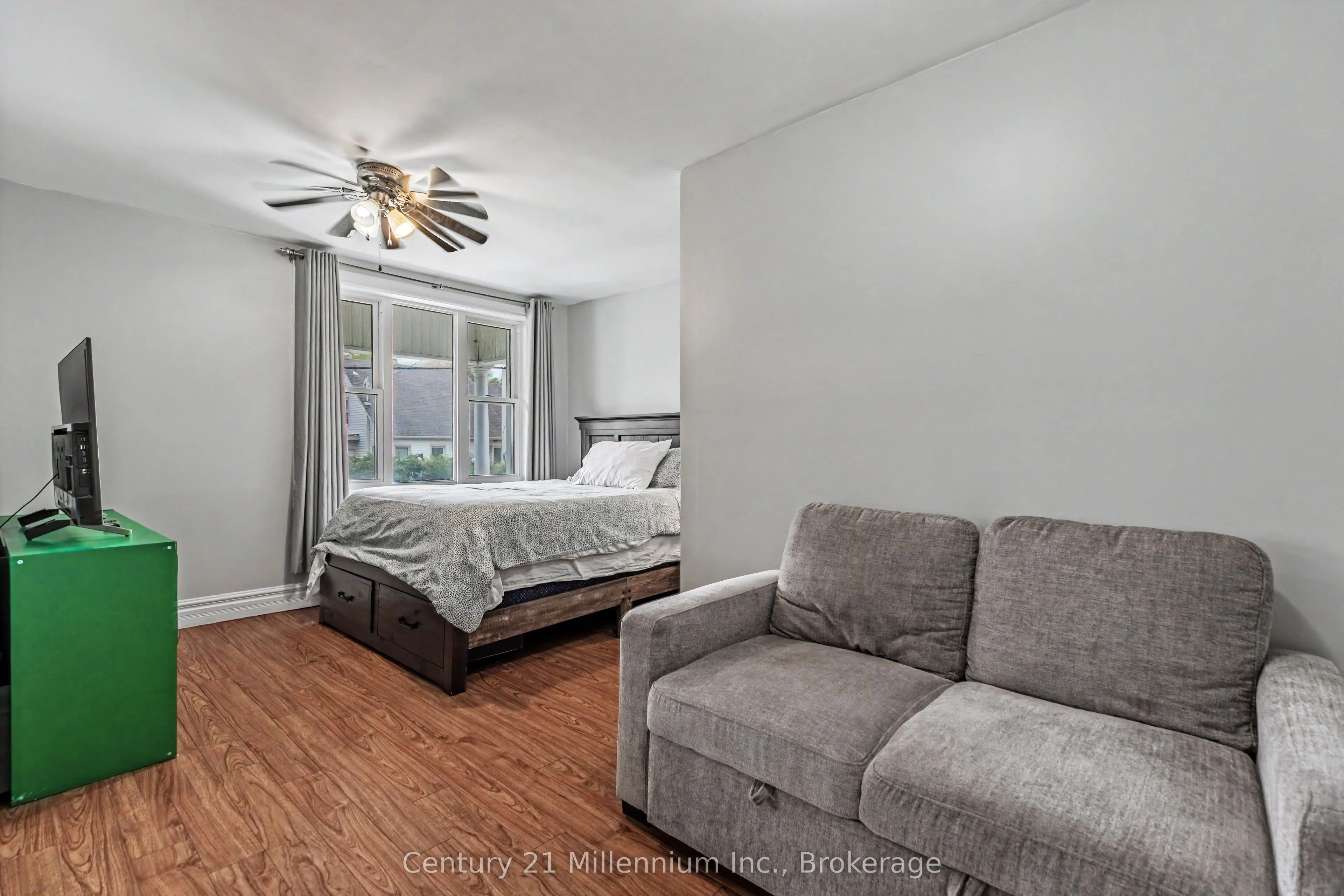 303025 15 Grey Road