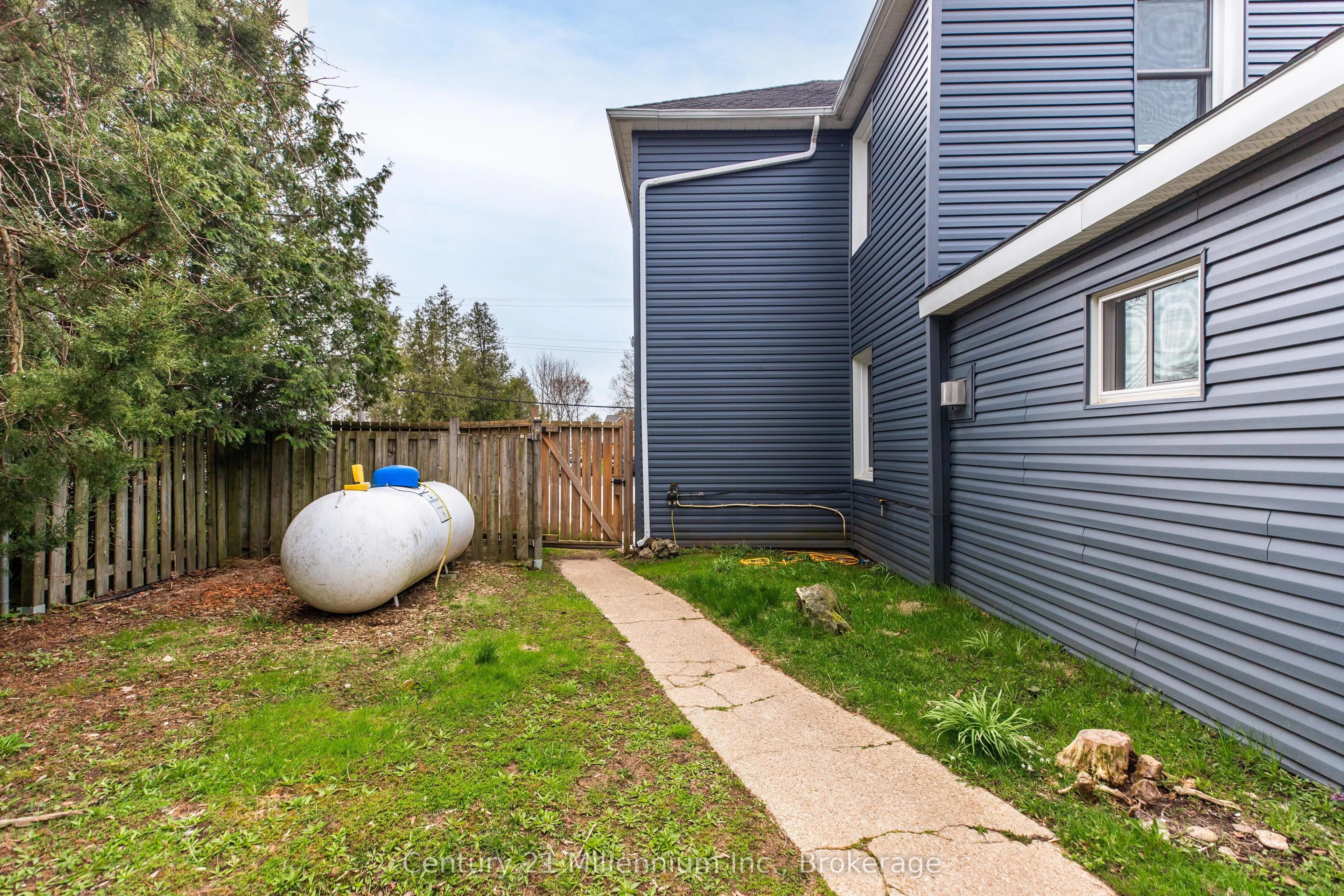 303025 15 Grey Road