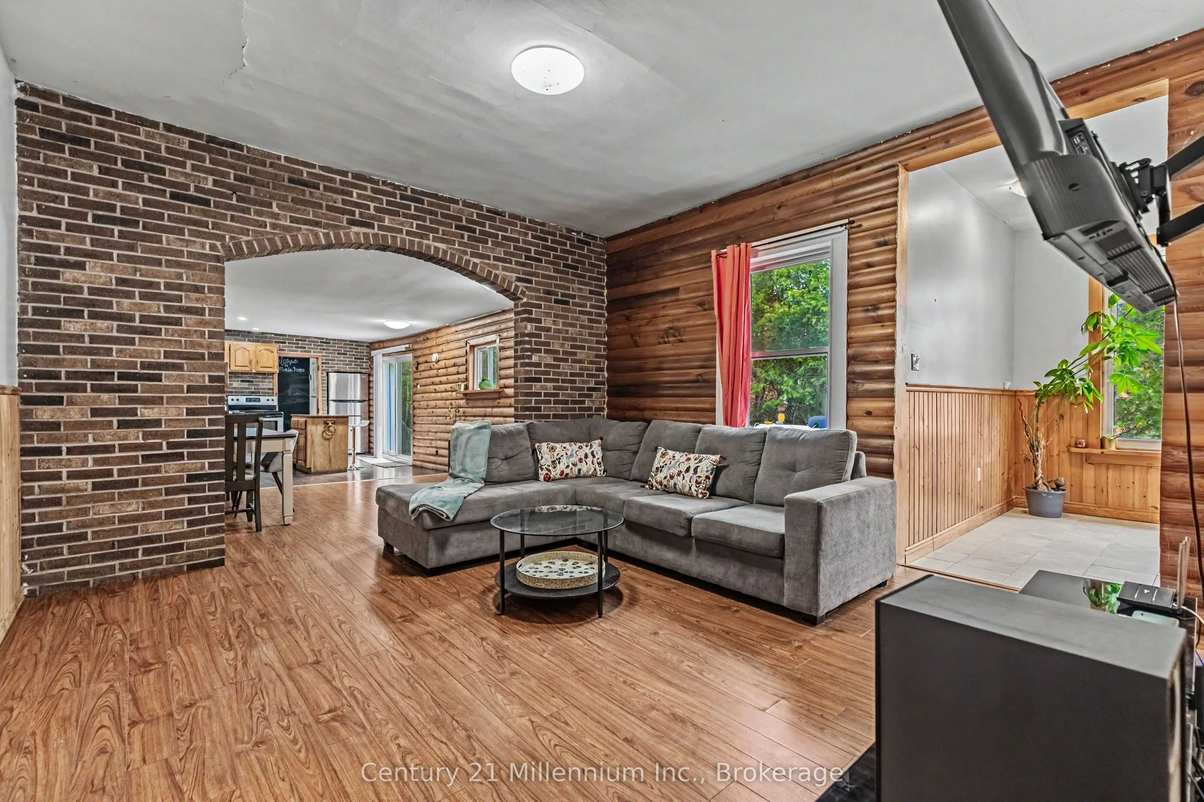 303025 15 Grey Road