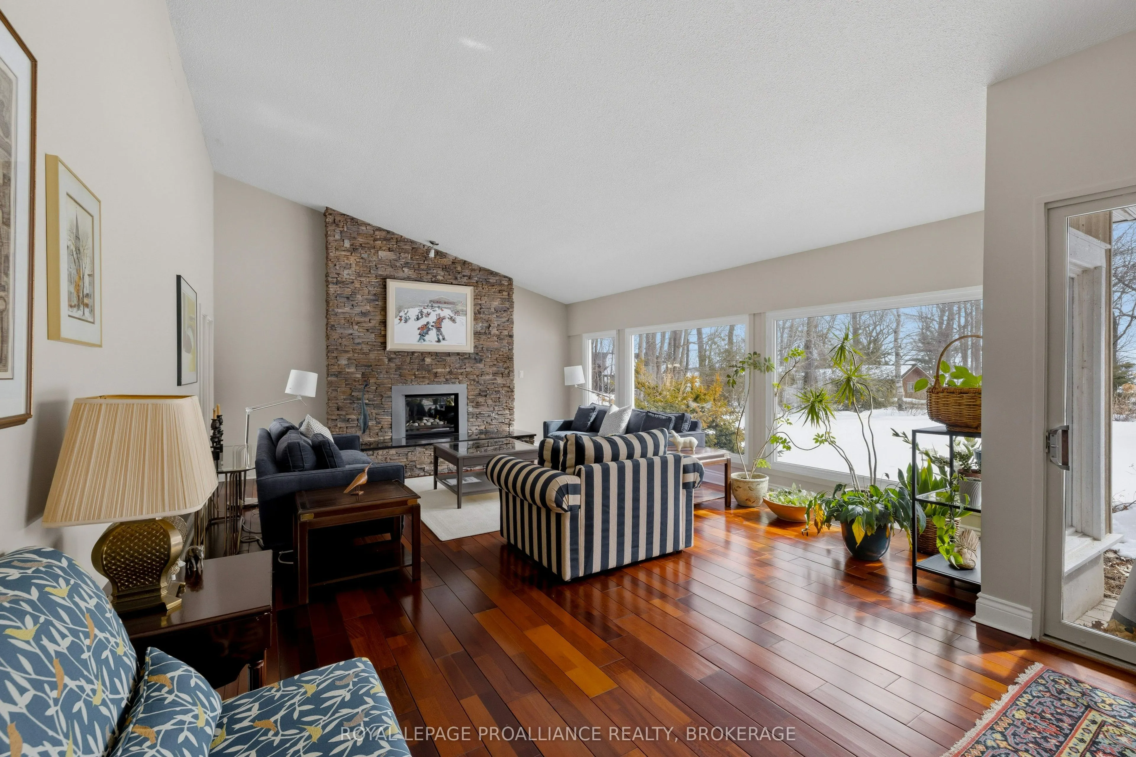 27 Riverside Drive