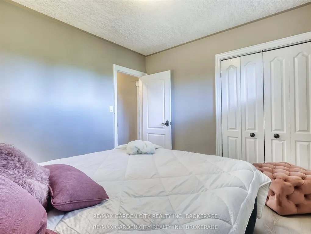 28 MARSDALE Drive