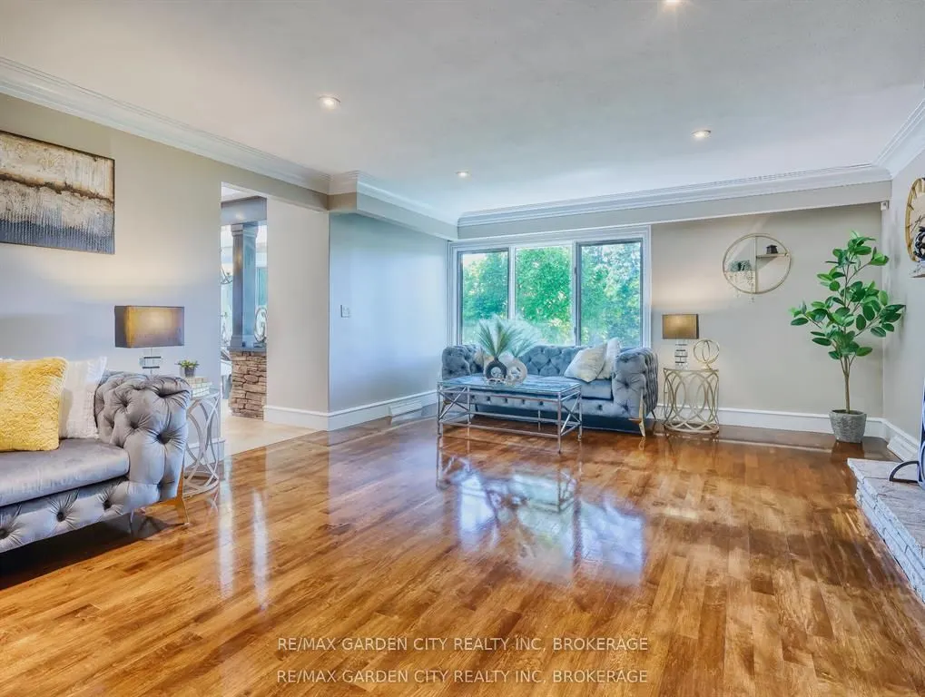 28 MARSDALE Drive